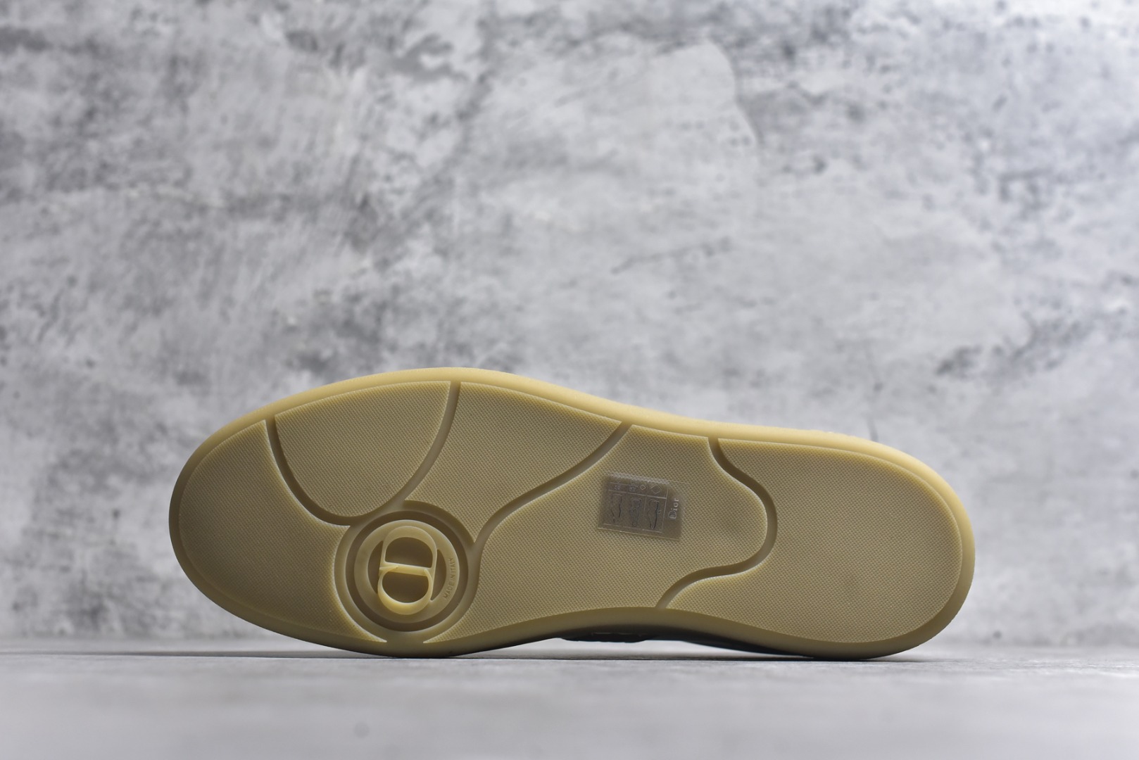 图片[6]-#X1 东莞纯原顶级版本 原版一比一开发 Dior德训鞋 迪奥 B01 Matchpoint 圆头系带低帮 标志着Dior经典款式的回归,以时尚优雅的廓形重新诠释。采用光滑皮革精心制作,鞋舌和内部侧面饰以Dior标志,鞋后跟处饰以CDIcon标志。搭配同色调橡胶鞋底点缀以Dior标志,可与Dior Icons限定 的各式造型搭配,打造精致造型。 尺码：39 40 41 42 43 44 45-选品中心