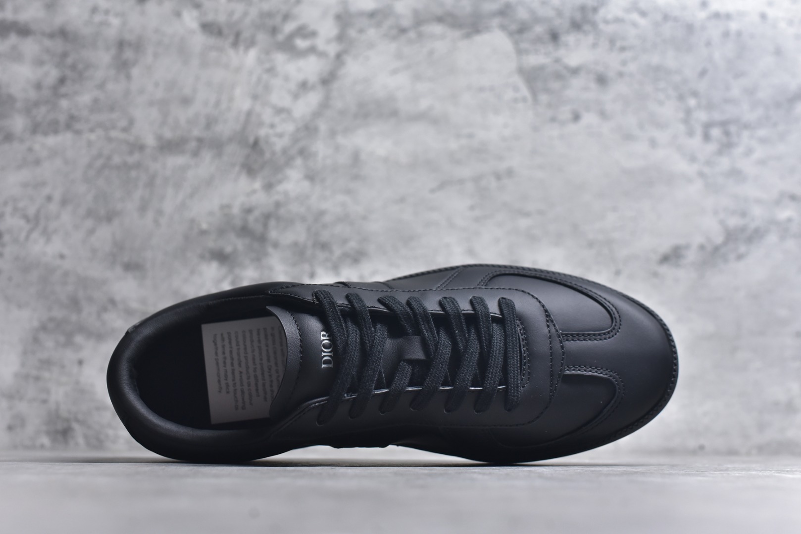 图片[4]-#X1 东莞纯原顶级版本 原版一比一开发 Dior德训鞋 迪奥 B01 Matchpoint 圆头系带低帮 标志着Dior经典款式的回归,以时尚优雅的廓形重新诠释。采用光滑皮革精心制作,鞋舌和内部侧面饰以Dior标志,鞋后跟处饰以CDIcon标志。搭配同色调橡胶鞋底点缀以Dior标志,可与Dior Icons限定 的各式造型搭配,打造精致造型。 尺码：39 40 41 42 43 44 45-选品中心