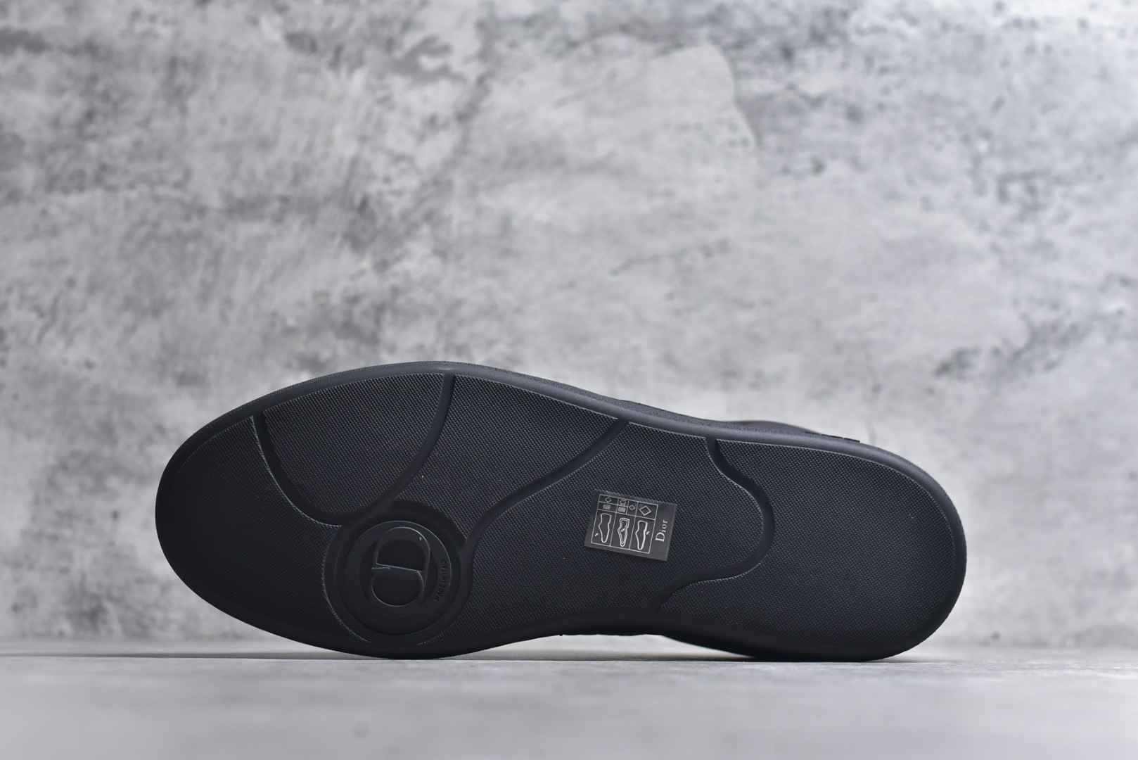 图片[6]-#X1 东莞纯原顶级版本 原版一比一开发 Dior德训鞋 迪奥 B01 Matchpoint 圆头系带低帮 标志着Dior经典款式的回归,以时尚优雅的廓形重新诠释。采用光滑皮革精心制作,鞋舌和内部侧面饰以Dior标志,鞋后跟处饰以CDIcon标志。搭配同色调橡胶鞋底点缀以Dior标志,可与Dior Icons限定 的各式造型搭配,打造精致造型。 尺码：39 40 41 42 43 44 45-选品中心