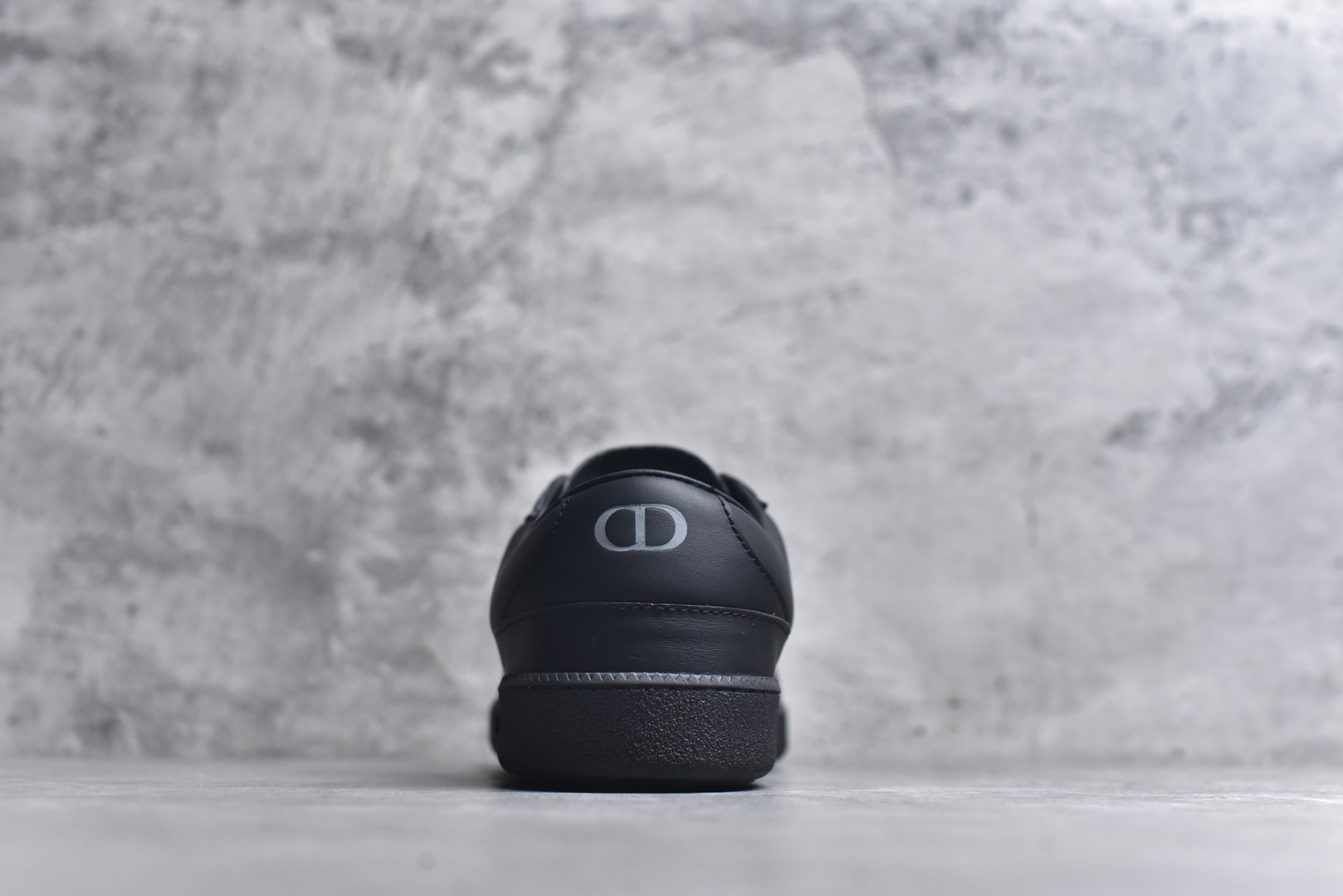 图片[5]-#X1 东莞纯原顶级版本 原版一比一开发 Dior德训鞋 迪奥 B01 Matchpoint 圆头系带低帮 标志着Dior经典款式的回归,以时尚优雅的廓形重新诠释。采用光滑皮革精心制作,鞋舌和内部侧面饰以Dior标志,鞋后跟处饰以CDIcon标志。搭配同色调橡胶鞋底点缀以Dior标志,可与Dior Icons限定 的各式造型搭配,打造精致造型。 尺码：39 40 41 42 43 44 45-选品中心