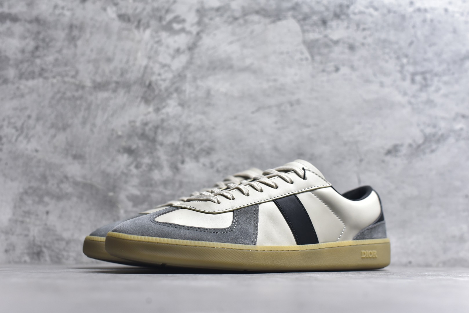 图片[2]-#X1 东莞纯原顶级版本 原版一比一开发 Dior德训鞋 迪奥 B01 Matchpoint 圆头系带低帮 标志着Dior经典款式的回归,以时尚优雅的廓形重新诠释。采用光滑皮革精心制作,鞋舌和内部侧面饰以Dior标志,鞋后跟处饰以CDIcon标志。搭配同色调橡胶鞋底点缀以Dior标志,可与Dior Icons限定 的各式造型搭配,打造精致造型。 尺码：39 40 41 42 43 44 45-选品中心