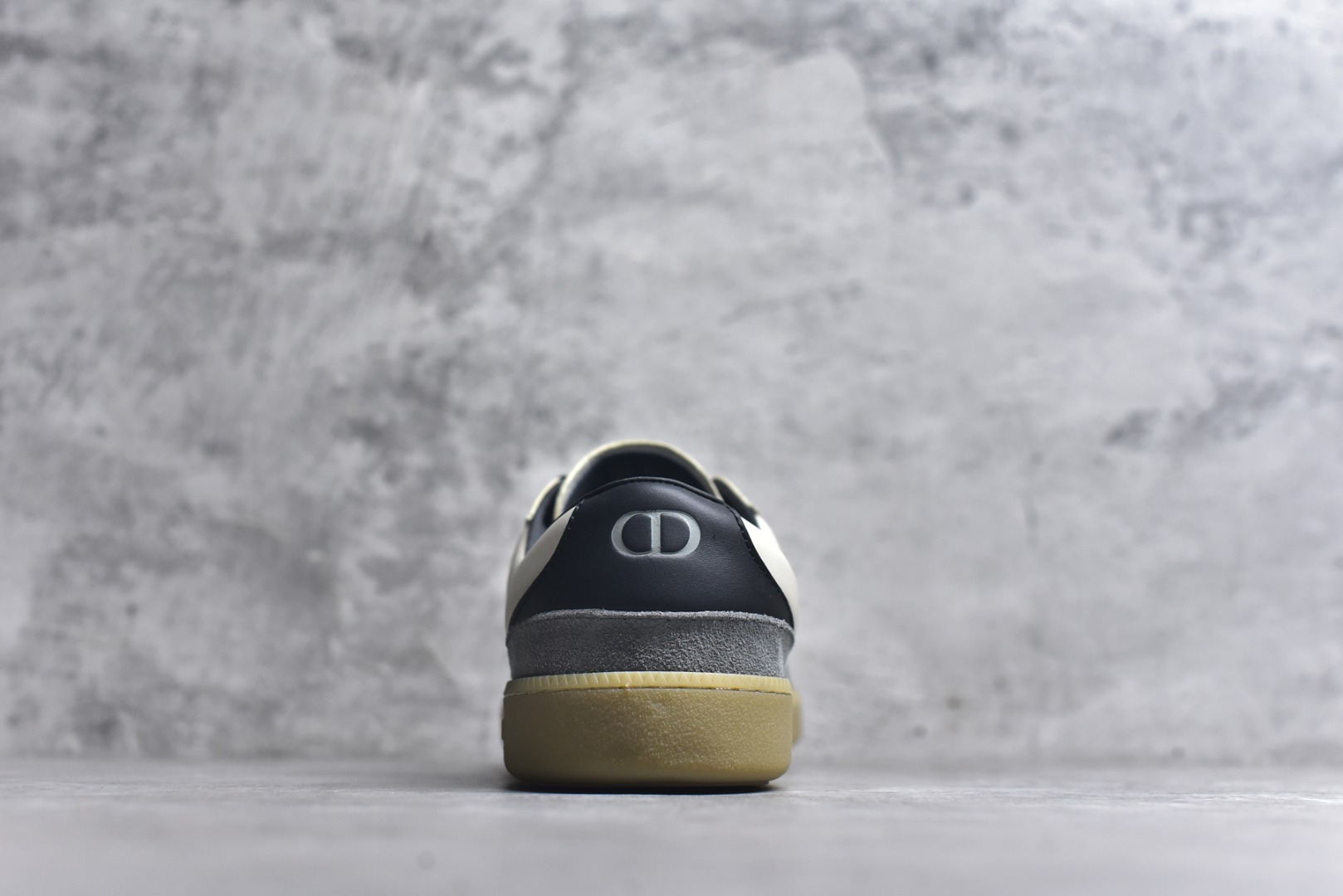 图片[5]-#X1 东莞纯原顶级版本 原版一比一开发 Dior德训鞋 迪奥 B01 Matchpoint 圆头系带低帮 标志着Dior经典款式的回归,以时尚优雅的廓形重新诠释。采用光滑皮革精心制作,鞋舌和内部侧面饰以Dior标志,鞋后跟处饰以CDIcon标志。搭配同色调橡胶鞋底点缀以Dior标志,可与Dior Icons限定 的各式造型搭配,打造精致造型。 尺码：39 40 41 42 43 44 45-选品中心