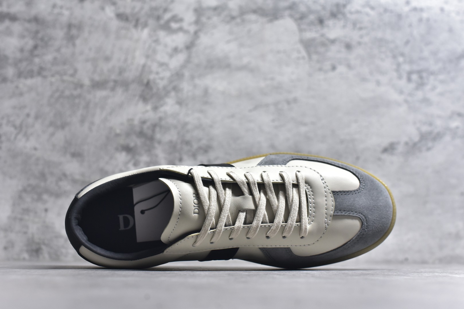图片[4]-#X1 东莞纯原顶级版本 原版一比一开发 Dior德训鞋 迪奥 B01 Matchpoint 圆头系带低帮 标志着Dior经典款式的回归,以时尚优雅的廓形重新诠释。采用光滑皮革精心制作,鞋舌和内部侧面饰以Dior标志,鞋后跟处饰以CDIcon标志。搭配同色调橡胶鞋底点缀以Dior标志,可与Dior Icons限定 的各式造型搭配,打造精致造型。 尺码：39 40 41 42 43 44 45-选品中心