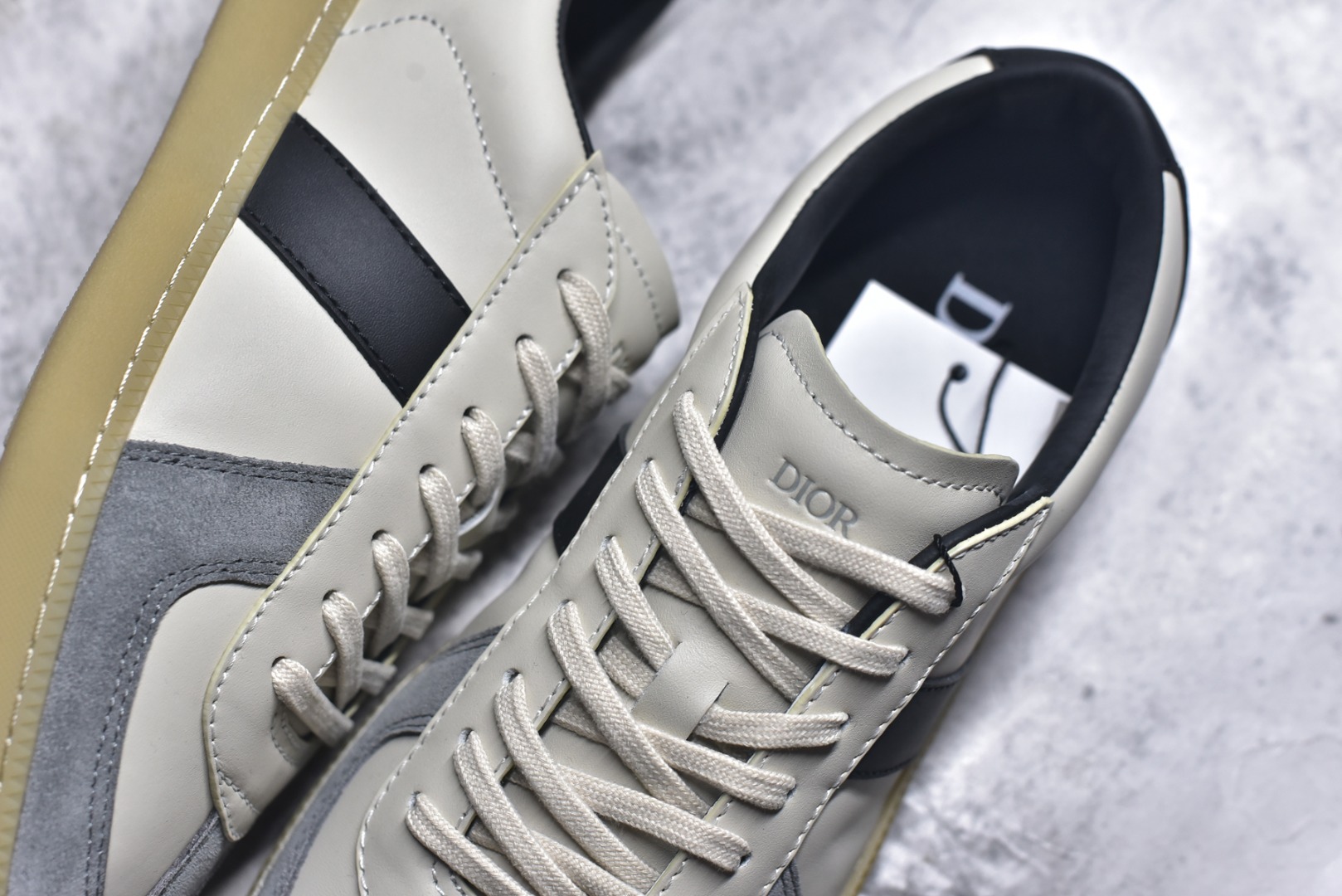 图片[9]-#X1 东莞纯原顶级版本 原版一比一开发 Dior德训鞋 迪奥 B01 Matchpoint 圆头系带低帮 标志着Dior经典款式的回归,以时尚优雅的廓形重新诠释。采用光滑皮革精心制作,鞋舌和内部侧面饰以Dior标志,鞋后跟处饰以CDIcon标志。搭配同色调橡胶鞋底点缀以Dior标志,可与Dior Icons限定 的各式造型搭配,打造精致造型。 尺码：39 40 41 42 43 44 45-选品中心