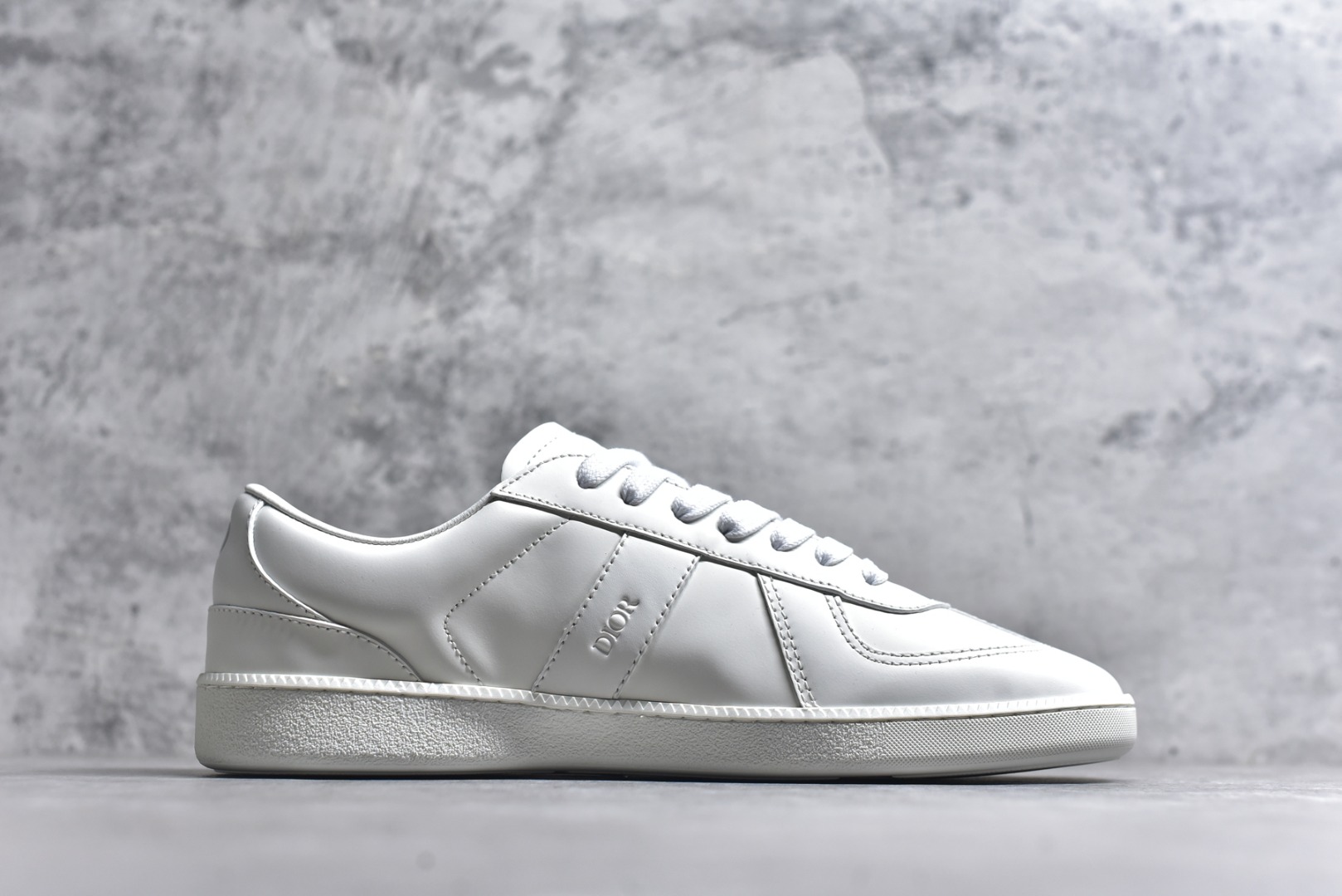 图片[3]-#X1 东莞纯原顶级版本 原版一比一开发 Dior德训鞋 迪奥 B01 Matchpoint 圆头系带低帮 标志着Dior经典款式的回归,以时尚优雅的廓形重新诠释。采用光滑皮革精心制作,鞋舌和内部侧面饰以Dior标志,鞋后跟处饰以CDIcon标志。搭配同色调橡胶鞋底点缀以Dior标志,可与Dior Icons限定 的各式造型搭配,打造精致造型。 尺码：39 40 41 42 43 44 45-选品中心