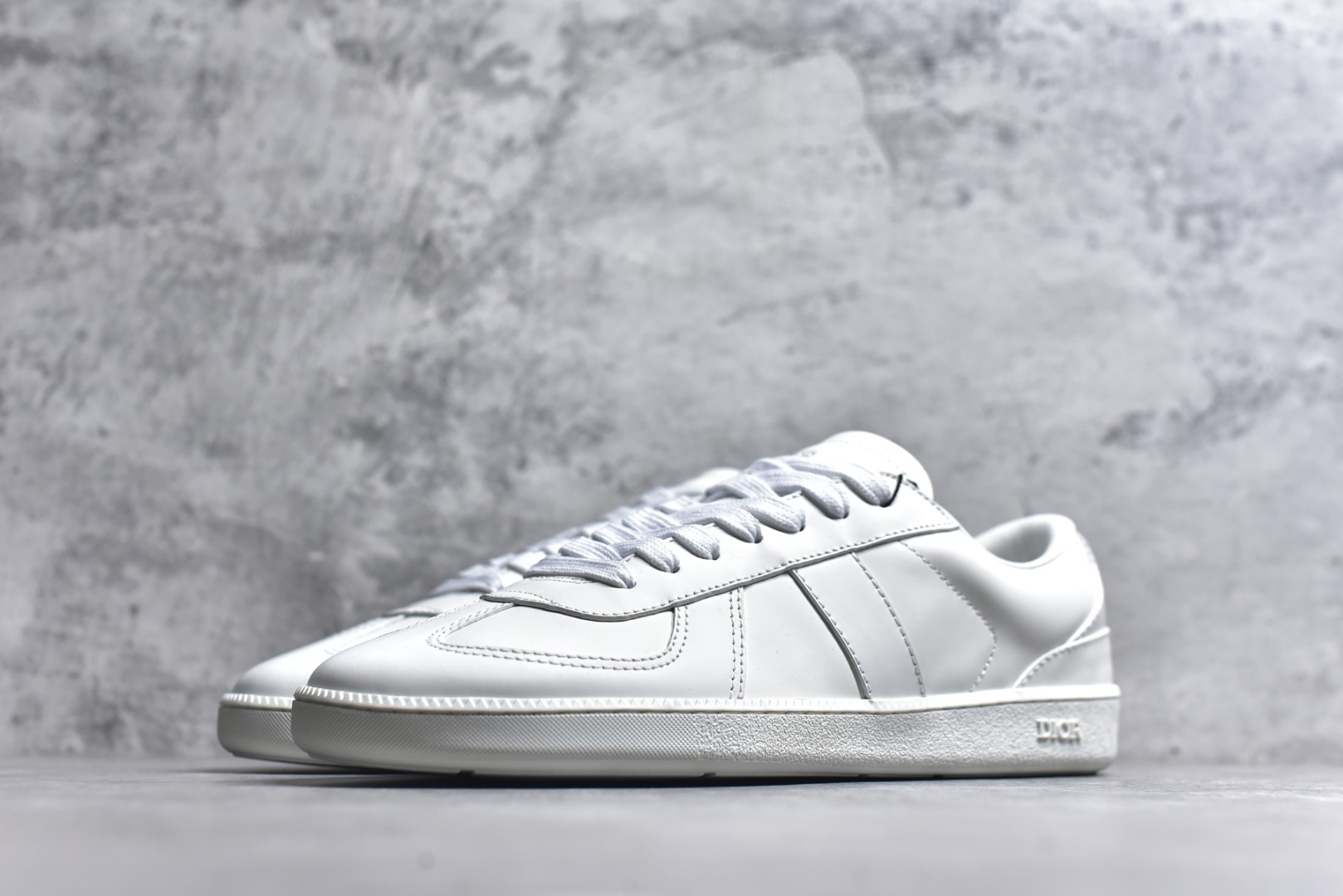 图片[2]-#X1 东莞纯原顶级版本 原版一比一开发 Dior德训鞋 迪奥 B01 Matchpoint 圆头系带低帮 标志着Dior经典款式的回归,以时尚优雅的廓形重新诠释。采用光滑皮革精心制作,鞋舌和内部侧面饰以Dior标志,鞋后跟处饰以CDIcon标志。搭配同色调橡胶鞋底点缀以Dior标志,可与Dior Icons限定 的各式造型搭配,打造精致造型。 尺码：39 40 41 42 43 44 45-选品中心