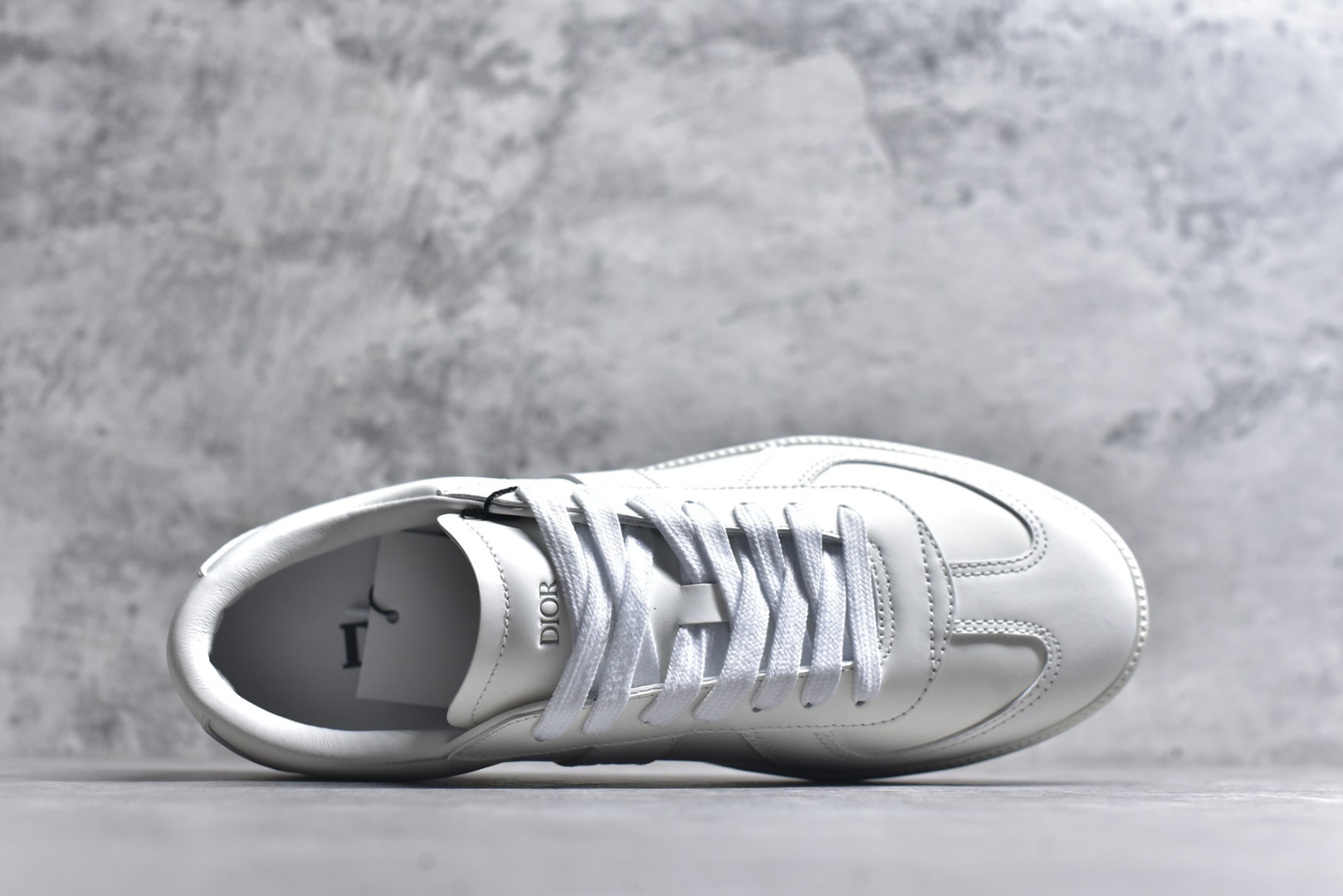 图片[4]-#X1 东莞纯原顶级版本 原版一比一开发 Dior德训鞋 迪奥 B01 Matchpoint 圆头系带低帮 标志着Dior经典款式的回归,以时尚优雅的廓形重新诠释。采用光滑皮革精心制作,鞋舌和内部侧面饰以Dior标志,鞋后跟处饰以CDIcon标志。搭配同色调橡胶鞋底点缀以Dior标志,可与Dior Icons限定 的各式造型搭配,打造精致造型。 尺码：39 40 41 42 43 44 45-选品中心