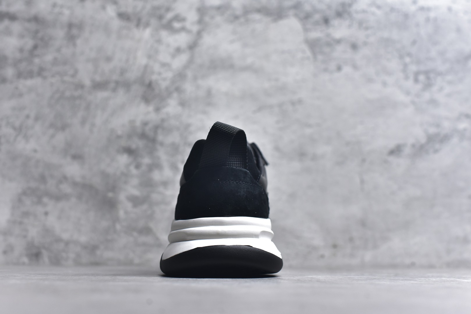 图片[5]-#Ecco 爱步秋冬款 柔酷8号系列运动休闲鞋 #经典和现代工艺品质融合 精选小牛皮面料 百搭休闲老爹鞋 舒适性相当不错 版型楦型非常到位上脚 专柜热销款 独有鞋型设计 特有LOGO车边 特别有型 北欧风格 舒适 休闲保暖 超弹性 耐磨 减震 按摩大底(PU+TPU 组合）经典潮流 随意搭配！ 货号：996637 尺码：38 39 40 41 42 43 44 皮鞋码-选品中心