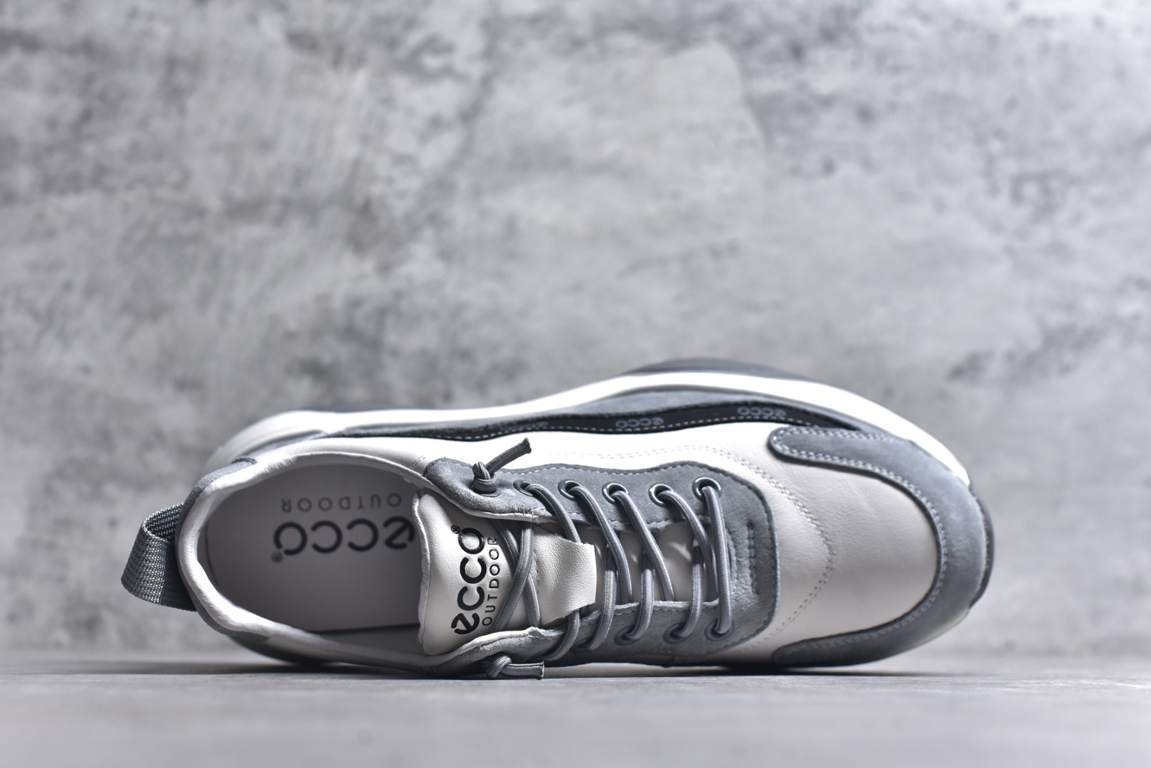 图片[4]-#Ecco 爱步秋冬款 柔酷8号系列运动休闲鞋 #经典和现代工艺品质融合 精选小牛皮面料 百搭休闲老爹鞋 舒适性相当不错 版型楦型非常到位上脚 专柜热销款 独有鞋型设计 特有LOGO车边 特别有型 北欧风格 舒适 休闲保暖 超弹性 耐磨 减震 按摩大底(PU+TPU 组合）经典潮流 随意搭配！ 货号：996637 尺码：38 39 40 41 42 43 44 皮鞋码-选品中心