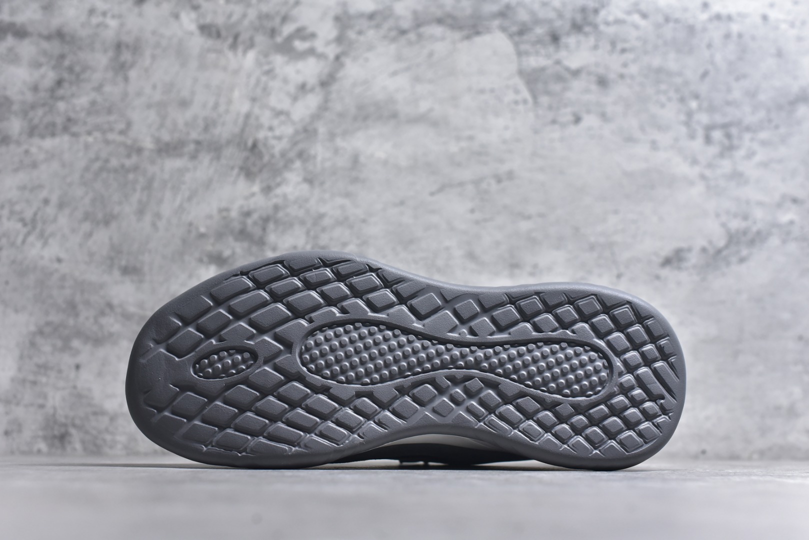 图片[6]-#Ecco 爱步秋冬款 柔酷8号系列运动休闲鞋 #经典和现代工艺品质融合 精选小牛皮面料 百搭休闲老爹鞋 舒适性相当不错 版型楦型非常到位上脚 专柜热销款 独有鞋型设计 特有LOGO车边 特别有型 北欧风格 舒适 休闲保暖 超弹性 耐磨 减震 按摩大底(PU+TPU 组合）经典潮流 随意搭配！ 货号：996637 尺码：38 39 40 41 42 43 44 皮鞋码-选品中心