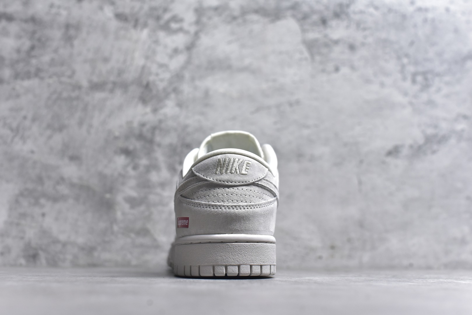 图片[5]-#海外爆款限量发售！高端定制Nike SB Dunk Low “Superme联名——浅骨白” 高端定制 低帮休闲板鞋 定制鞋盒 大厂纯原品质出货 超高清洁度 皮料切割干净无任何毛边 细节完美 货号：DD1988-005 尺码：36 36.5 37.5 38 38.5 39 40 40.5 41 42 42.5 43 44 44.5 45-选品中心