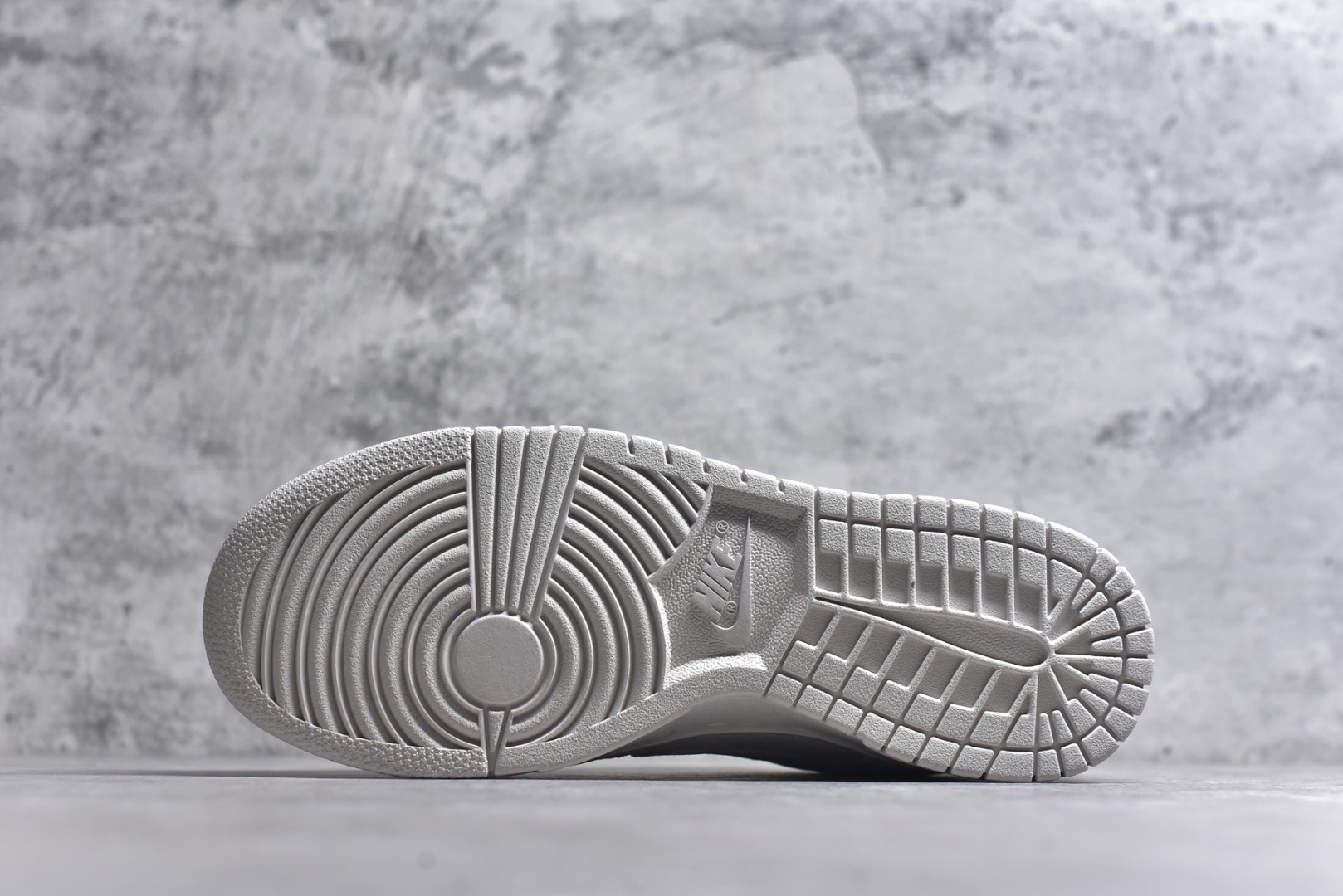 图片[6]-#海外爆款限量发售！高端定制Nike SB Dunk Low “Superme联名——浅骨白” 高端定制 低帮休闲板鞋 定制鞋盒 大厂纯原品质出货 超高清洁度 皮料切割干净无任何毛边 细节完美 货号：DD1988-005 尺码：36 36.5 37.5 38 38.5 39 40 40.5 41 42 42.5 43 44 44.5 45-选品中心