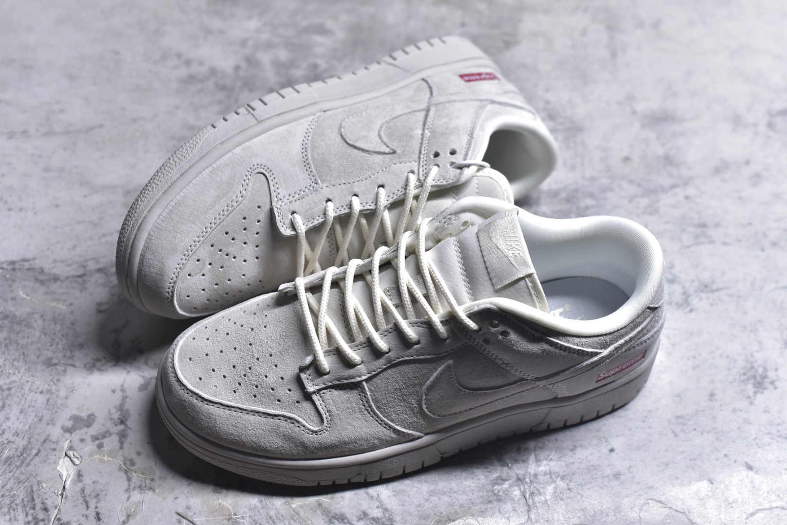 图片[7]-#海外爆款限量发售！高端定制Nike SB Dunk Low “Superme联名——浅骨白” 高端定制 低帮休闲板鞋 定制鞋盒 大厂纯原品质出货 超高清洁度 皮料切割干净无任何毛边 细节完美 货号：DD1988-005 尺码：36 36.5 37.5 38 38.5 39 40 40.5 41 42 42.5 43 44 44.5 45-选品中心