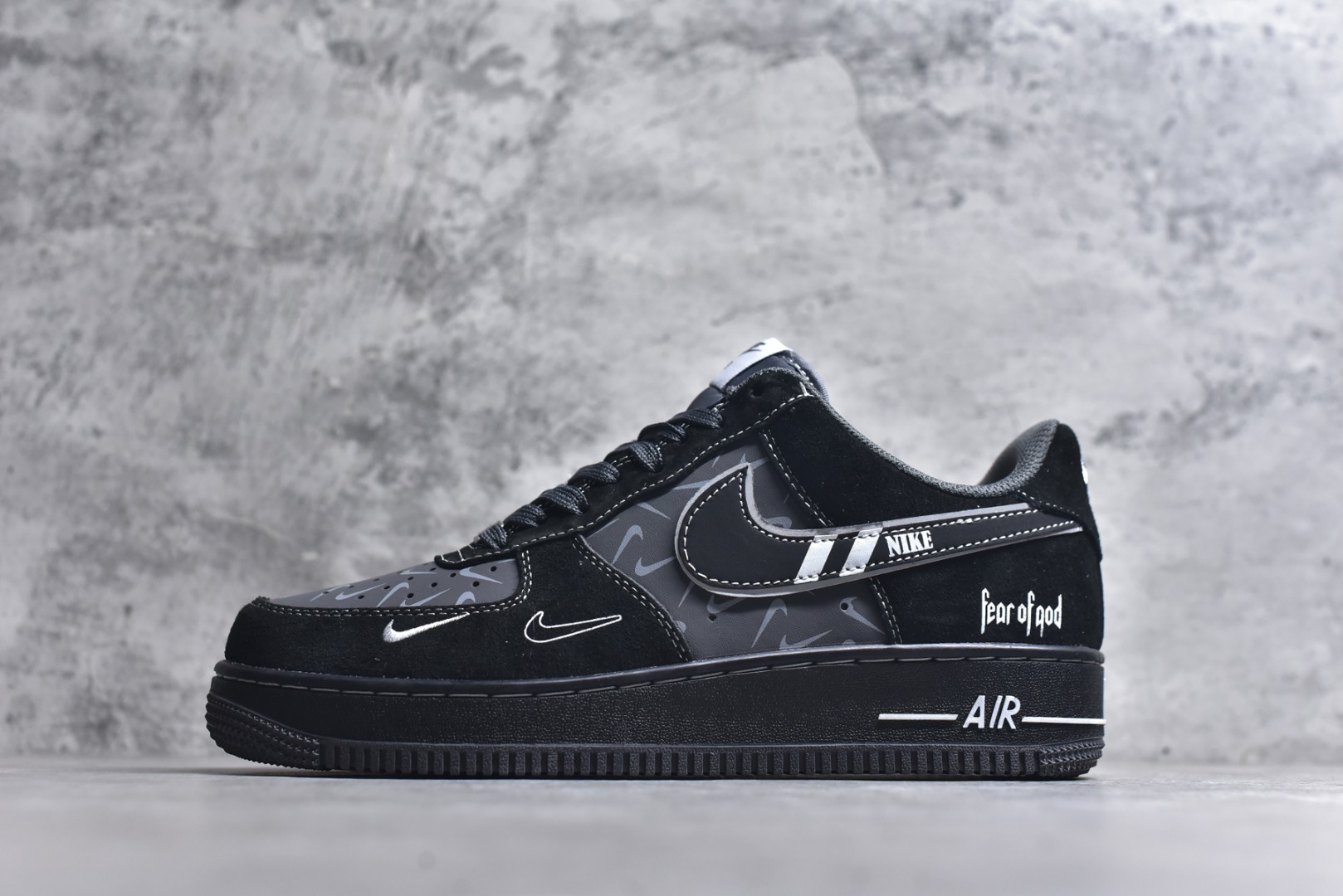 #Nike Air Force 1\'07 Low 黑乱勾 空军一号低帮休闲板鞋 DD8585-200 #原楦头原纸板 原装鞋盒 定制五金配件 内置全掌气垫 原厂鞋底 尺码：36 36.5 37.5 38 38.5 39 40 40.5 41 42 42.5 43 44 44.5 45 9.D4-选品中心