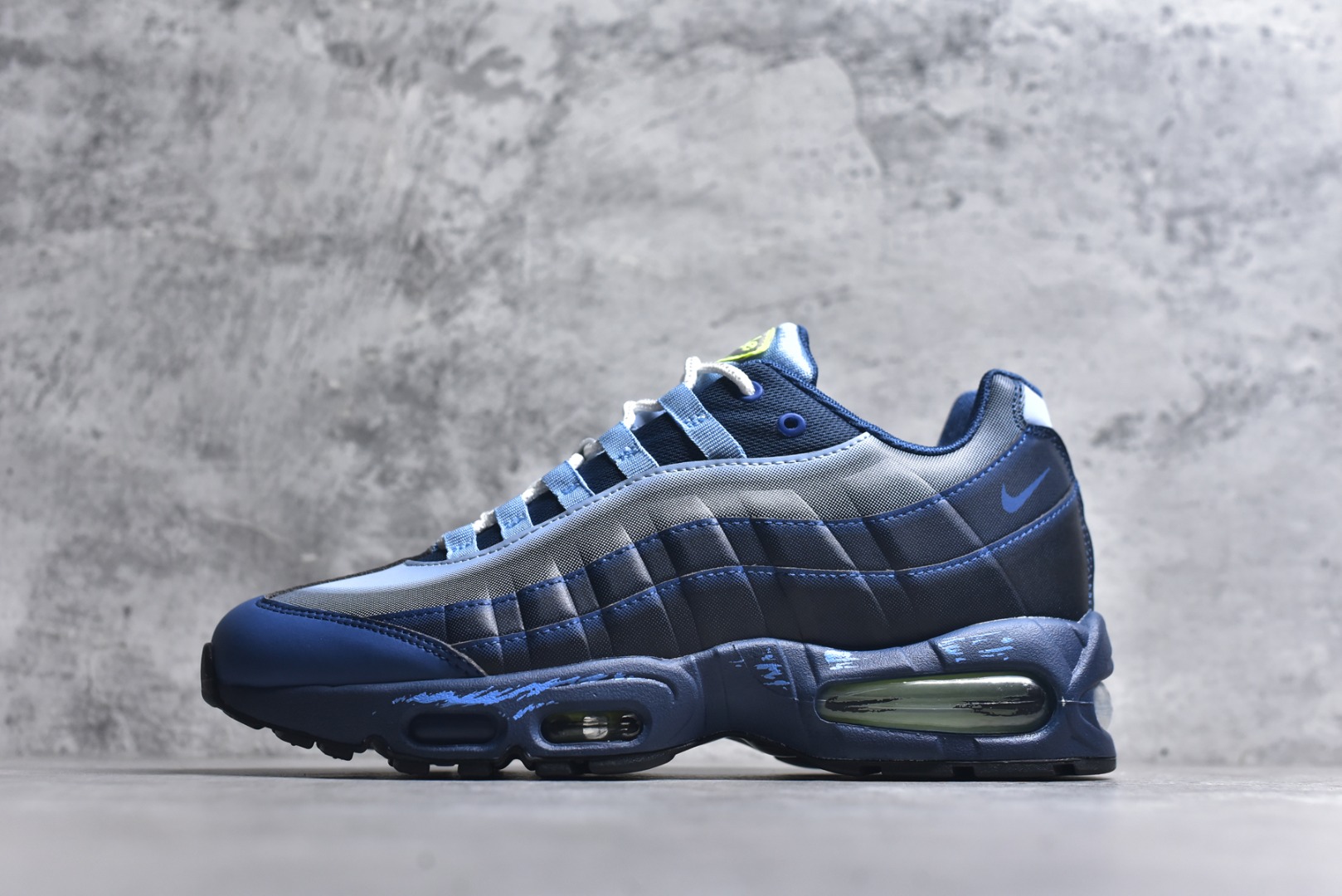 #Yu-Gi-Oh x NK Air Muscle 95 游戏王联名联名款低帮休闲运动鞋 II7404-400 首批少量出货 重金购入两双原鞋 独家私模开发打造 原版定制1：1鞋盒、包装纸等辅料 独家正品同源定制变色卡片 平台外贸充Z 高端零售专供品质 尺码：36 37.5 38 38.5 39 40 40.5 41 42 42.5 43 44 44.5 45 46 47.5 售后注意⚠️此款为定制鞋盒 和定制卡片 比较贵重 ！卡片藏于鞋盒内 若售后鞋盒有人为拆开损坏扣30元 （正常物流损坏不扣钱）-选品中心