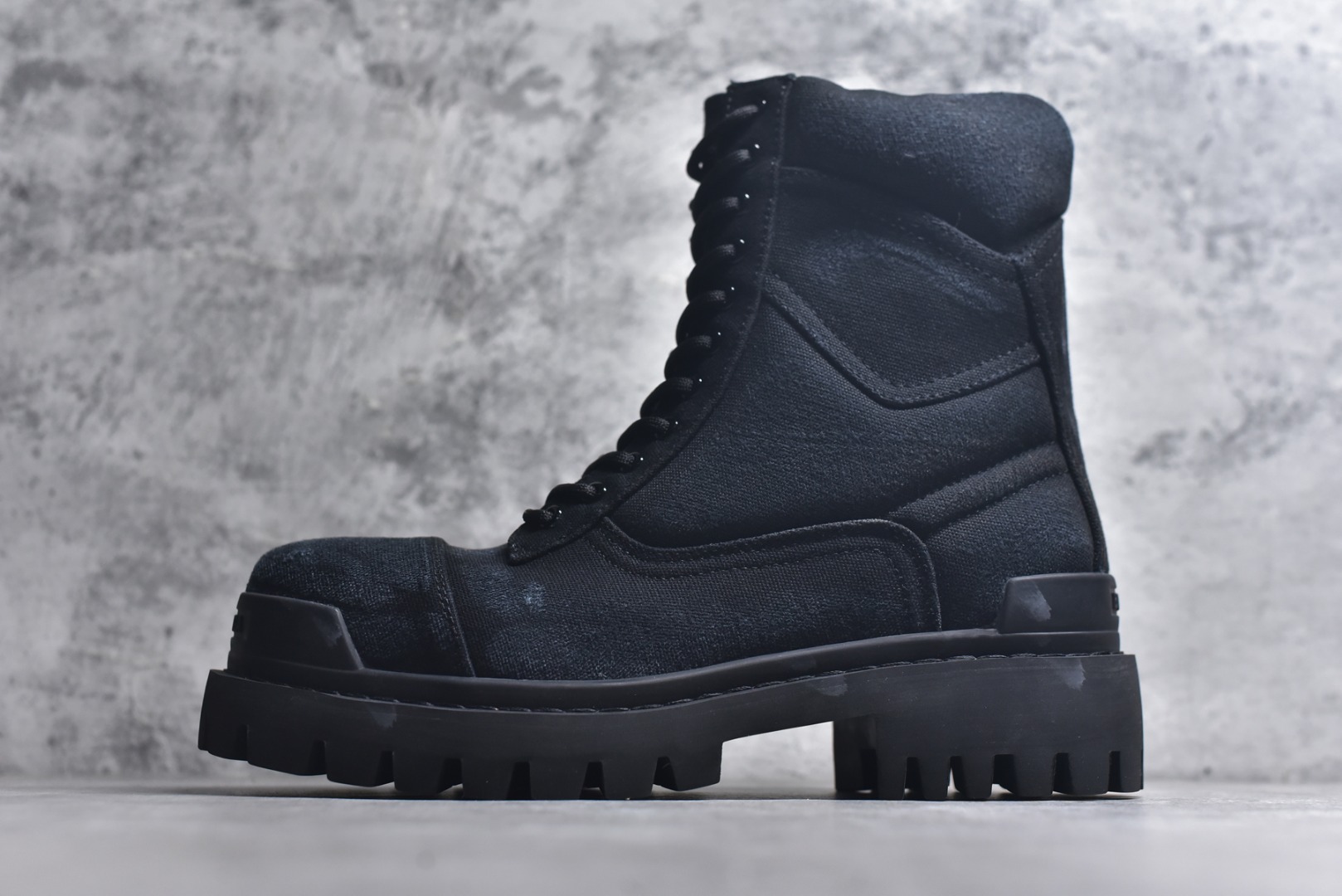 #巴黎世家/Balenciaga Combat Strike Boot L20系列增高靴，破损黑色 694042 W2H11 3300，53050t 尺码：39 40 41 42 43 44 45（偏大一码）-选品中心