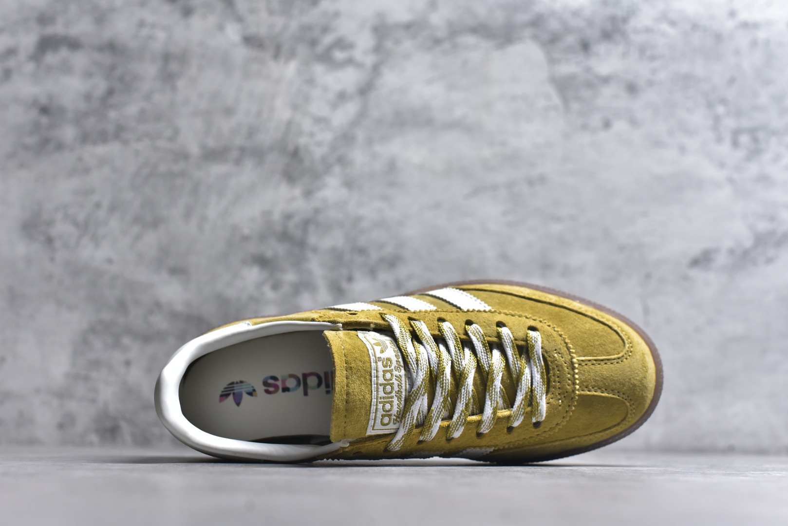 图片[4]-#AD Originals Handball SPZL 手球运动员系列百搭休闲运动板鞋 KI5939 这款来自阿迪达斯的这款HANDBALL SPZL前身是一双手球运动鞋，这一次拿来复刻，所以鞋面的主要色彩选用了黑色， 鞋面外侧除了Spezial字母之外还有三叶草标志。Handball SPZL作为复古手球训练鞋与作为室内足球鞋的Samba有着异曲同工之处，但是质感更为出众的鞋身以及丰富的配色选择比起Samba来讲可以说是更胜一筹了！尺码：35-45-选品中心