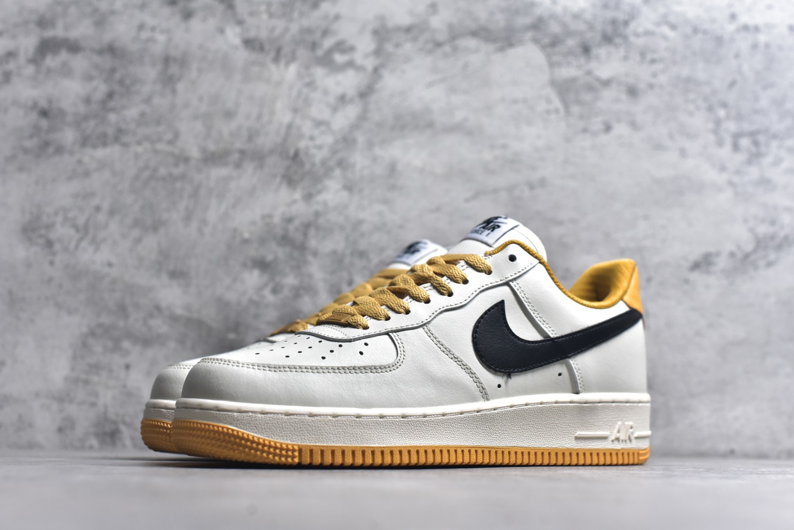 图片[2]-#NK By You Air Force 1\’07 Low Retro SP空军一号低帮经典百搭休闲运动板鞋“皮革米白姜黄黑钩子”FD9063-101尺码：36 36.5 37.5 38 38.5 39 40 40.5 41 42 42.5 43 44 44.5 45-选品中心