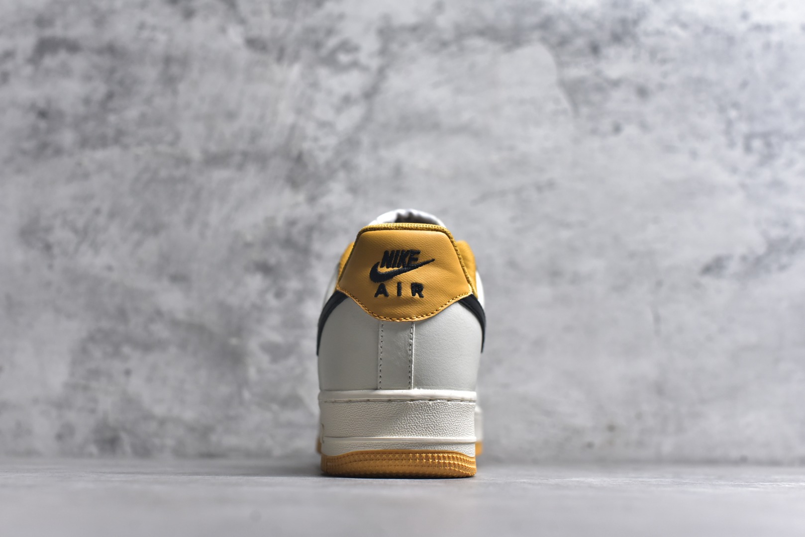 图片[5]-#NK By You Air Force 1\’07 Low Retro SP空军一号低帮经典百搭休闲运动板鞋“皮革米白姜黄黑钩子”FD9063-101尺码：36 36.5 37.5 38 38.5 39 40 40.5 41 42 42.5 43 44 44.5 45-选品中心