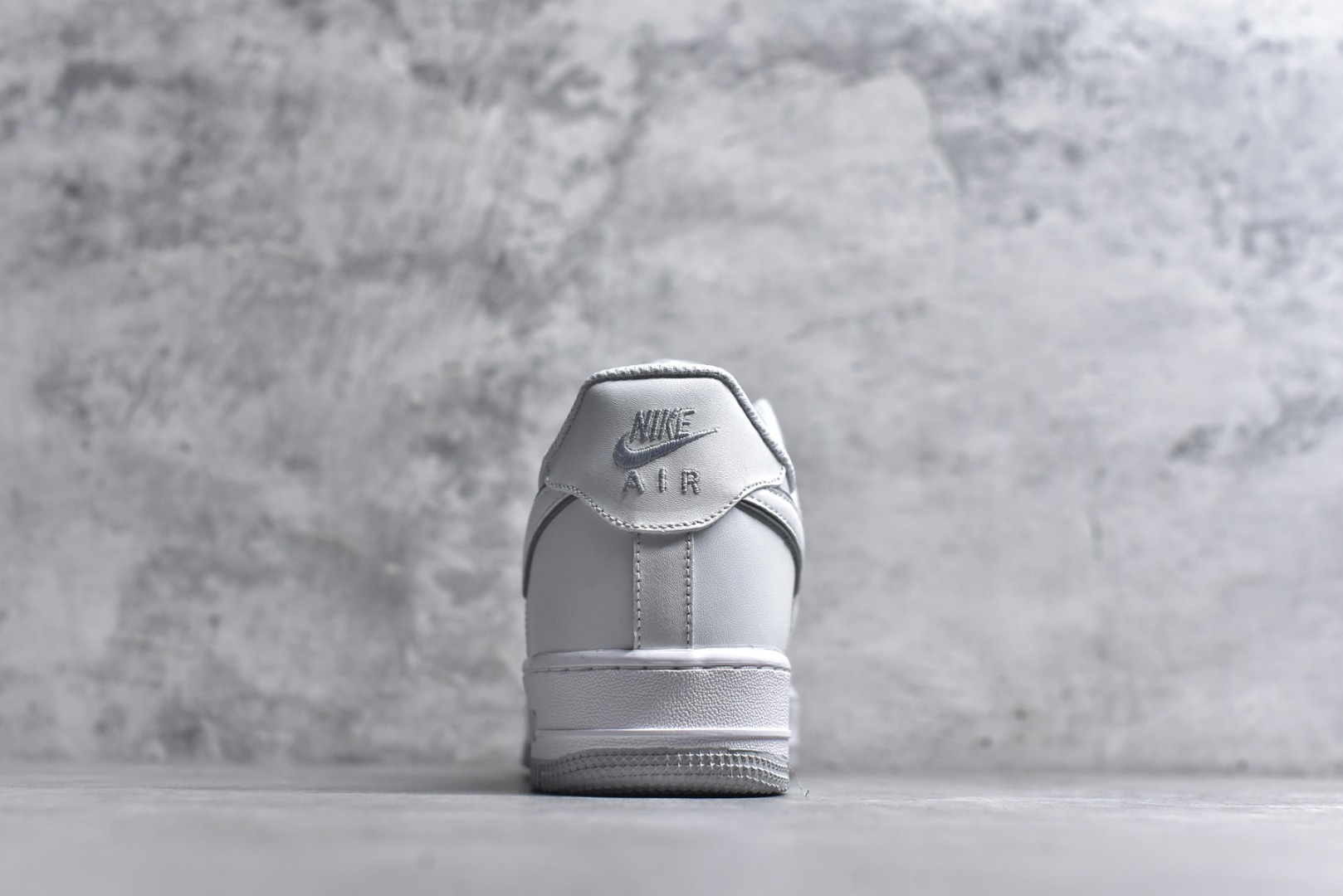 图片[5]-#Nike Air Force 1 Low 原厂冲刀皮料切割干净无任何毛边清洁度细节完美 做工细节全方位比对 原楦原纸板打造纯正空军专注外贸渠道全掌内置蜂窝气垫原盒配件原厂中底钢印拉帮完美 货号：DX5805-100 尺码：36 36.5 37.5 38 38.5 39 40 40.5 41 42 42.5 43 44 44.5 45-选品中心