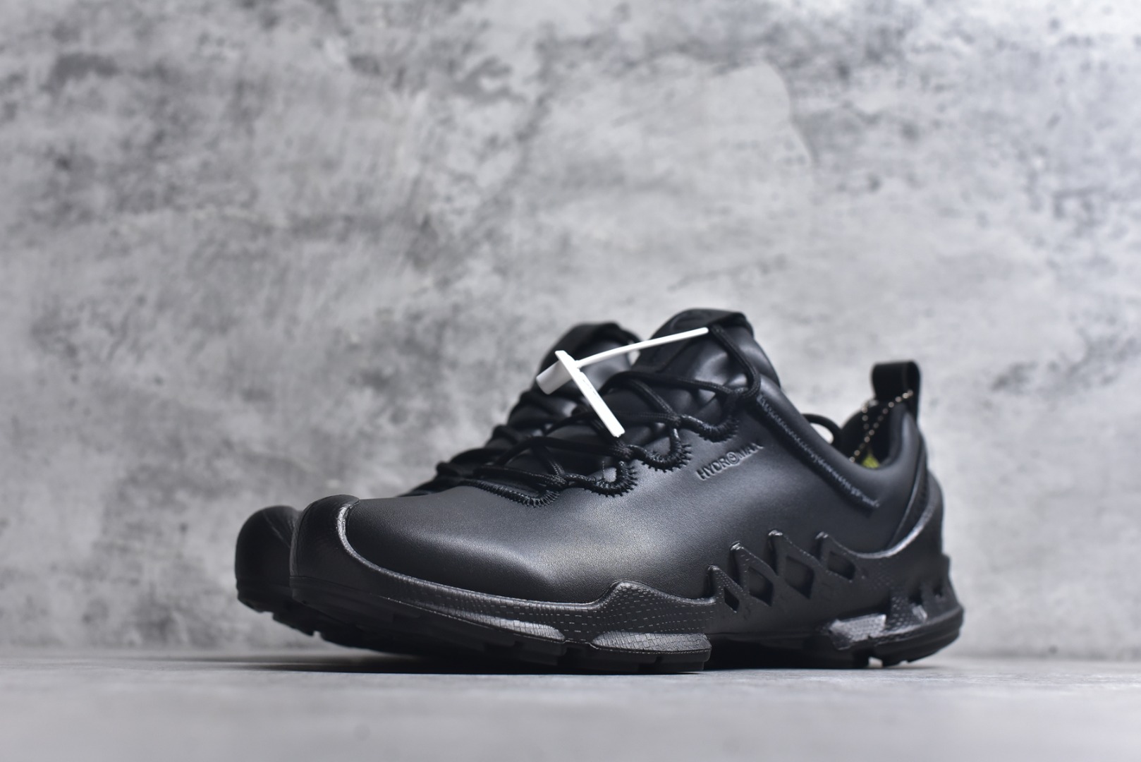 图片[2]-#ECCO 爱步BIOM真皮运动鞋 防滑健步慢跑鞋 802834 健步探索系列热门款式 牛皮鞋面，纹理自然，柔韧耐穿 直接注塑工艺连接鞋面与鞋底 一体成型，合脚耐穿 橡胶外底，适应多种地形，防滑耐磨，强劲抓地 BIOM核心自然律动科技 符合人体工学 长效缓震 能量回弹 踏风前行 自然律动 裸足科技 尺码：39 40 41 42 43 44 （正常码）-选品中心