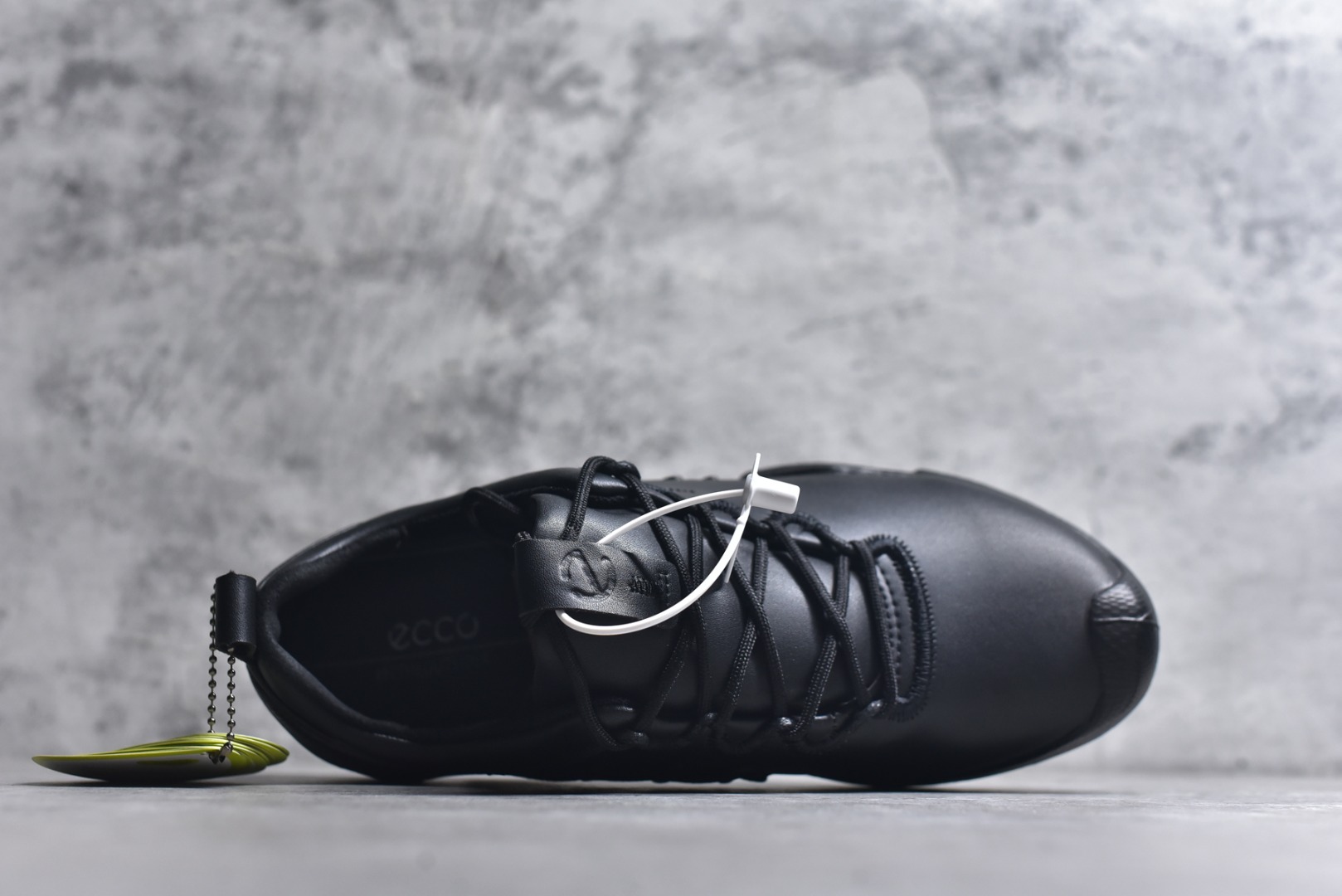 图片[4]-#ECCO 爱步BIOM真皮运动鞋 防滑健步慢跑鞋 802834 健步探索系列热门款式 牛皮鞋面，纹理自然，柔韧耐穿 直接注塑工艺连接鞋面与鞋底 一体成型，合脚耐穿 橡胶外底，适应多种地形，防滑耐磨，强劲抓地 BIOM核心自然律动科技 符合人体工学 长效缓震 能量回弹 踏风前行 自然律动 裸足科技 尺码：39 40 41 42 43 44 （正常码）-选品中心