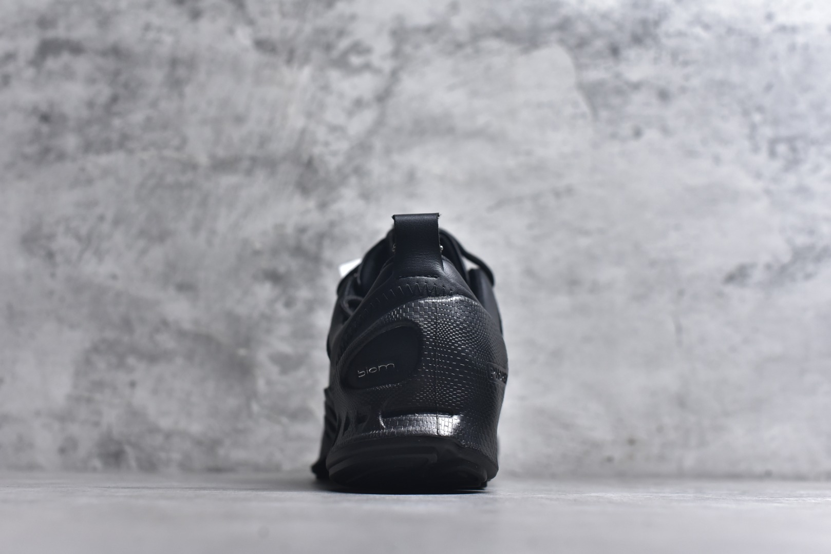 图片[5]-#ECCO 爱步BIOM真皮运动鞋 防滑健步慢跑鞋 802834 健步探索系列热门款式 牛皮鞋面，纹理自然，柔韧耐穿 直接注塑工艺连接鞋面与鞋底 一体成型，合脚耐穿 橡胶外底，适应多种地形，防滑耐磨，强劲抓地 BIOM核心自然律动科技 符合人体工学 长效缓震 能量回弹 踏风前行 自然律动 裸足科技 尺码：39 40 41 42 43 44 （正常码）-选品中心