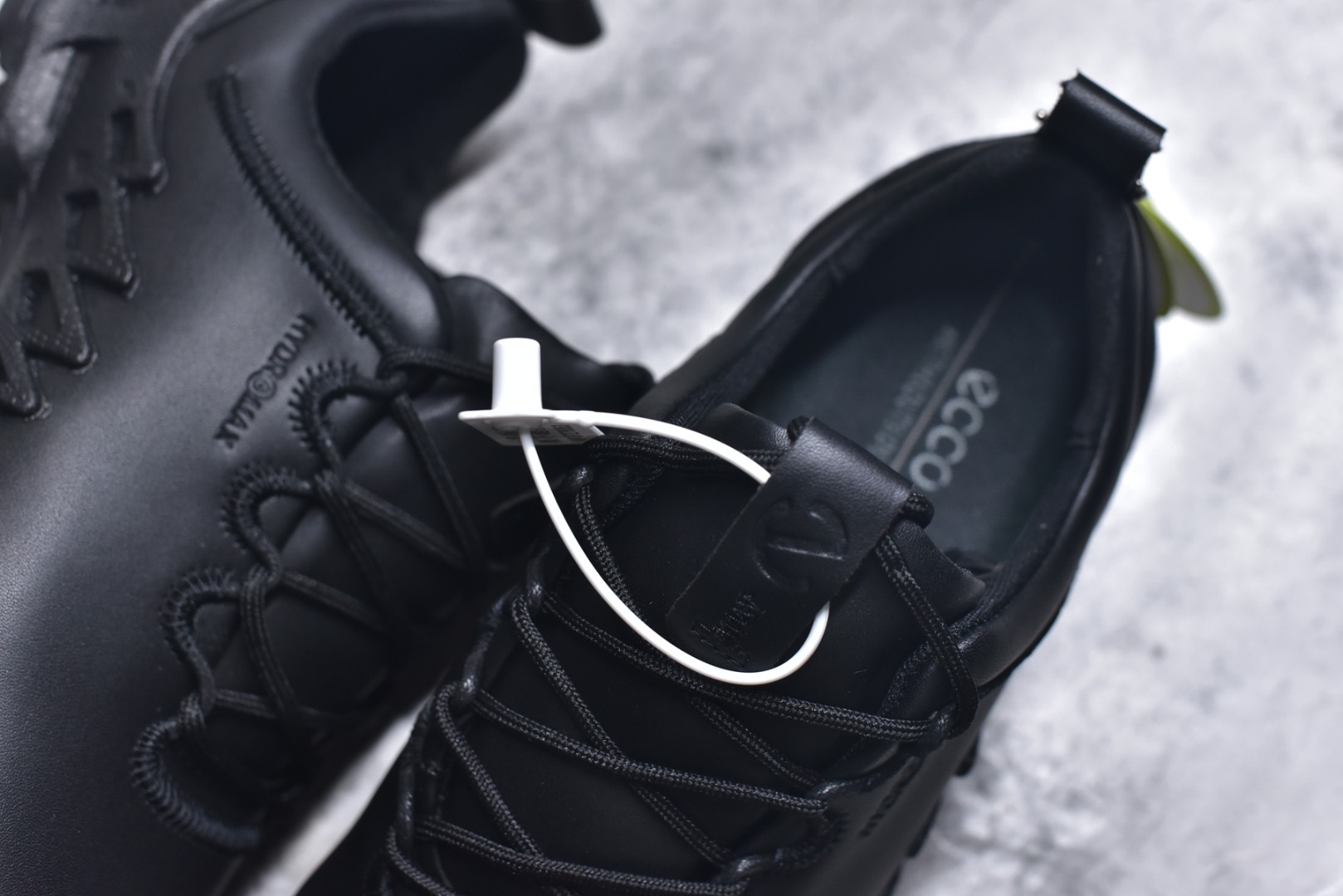 图片[9]-#ECCO 爱步BIOM真皮运动鞋 防滑健步慢跑鞋 802834 健步探索系列热门款式 牛皮鞋面，纹理自然，柔韧耐穿 直接注塑工艺连接鞋面与鞋底 一体成型，合脚耐穿 橡胶外底，适应多种地形，防滑耐磨，强劲抓地 BIOM核心自然律动科技 符合人体工学 长效缓震 能量回弹 踏风前行 自然律动 裸足科技 尺码：39 40 41 42 43 44 （正常码）-选品中心