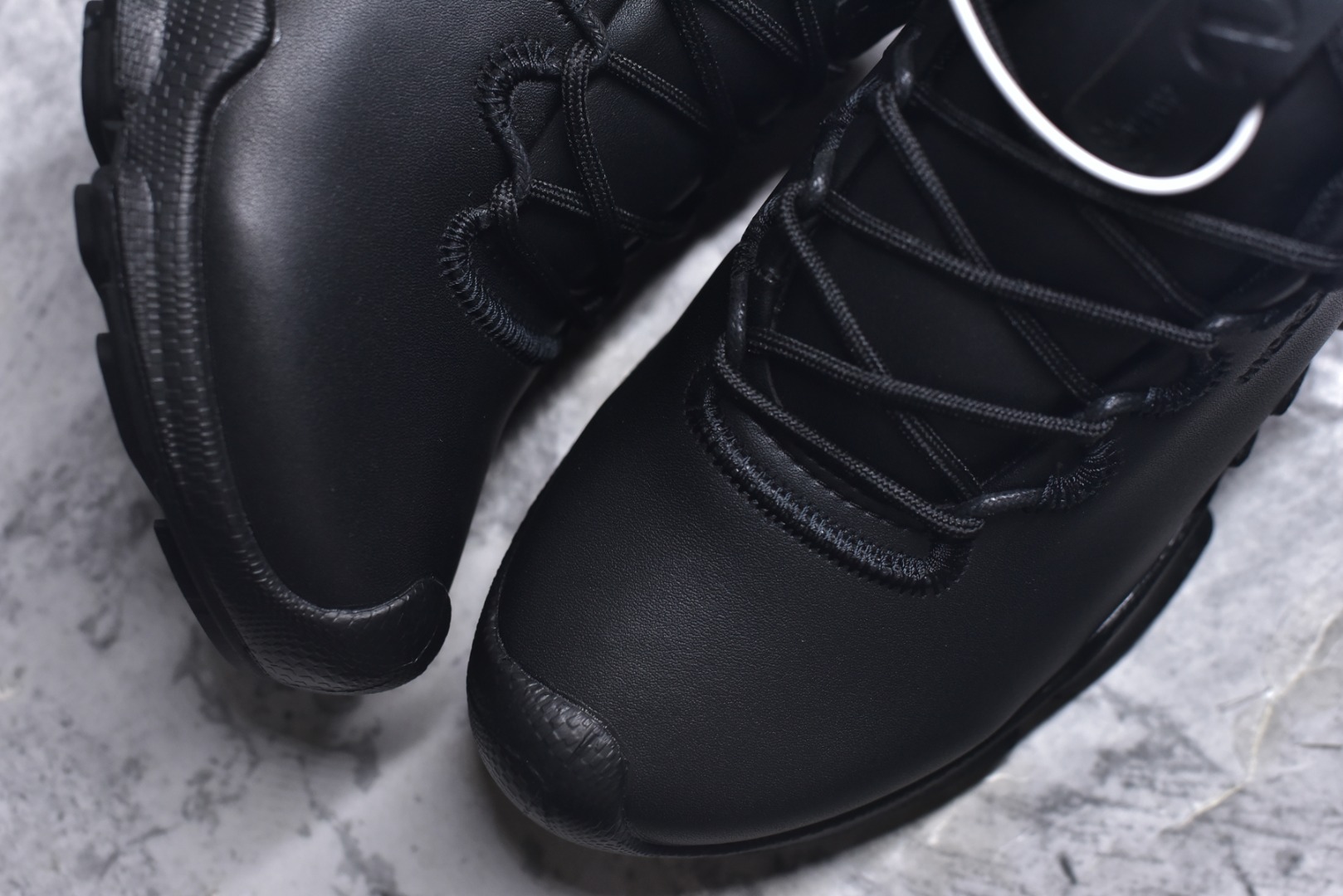 图片[8]-#ECCO 爱步BIOM真皮运动鞋 防滑健步慢跑鞋 802834 健步探索系列热门款式 牛皮鞋面，纹理自然，柔韧耐穿 直接注塑工艺连接鞋面与鞋底 一体成型，合脚耐穿 橡胶外底，适应多种地形，防滑耐磨，强劲抓地 BIOM核心自然律动科技 符合人体工学 长效缓震 能量回弹 踏风前行 自然律动 裸足科技 尺码：39 40 41 42 43 44 （正常码）-选品中心