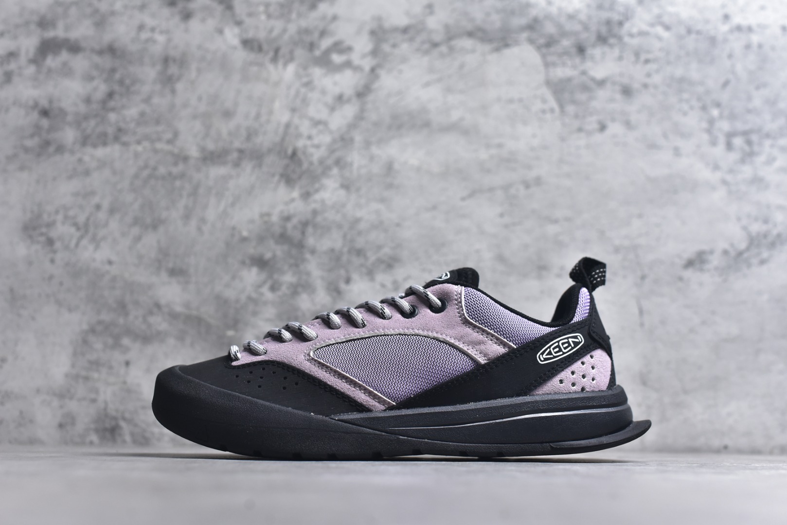 #KEEN 科恩 Jasper Rocks 山系户外鞋 日系街头复古风 原单货 极力推荐版本 可以暴走2w步的丑鞋第一眼丑萌丑萌 一上脚真香! 平台代购专供 官网一致包装原版鞋垫舒适度一级棒 回弹好牛皮鞋身的包裹性hin好 透气舒适徒步登山 citywalk选它准没错 鞋底足够软 回弹性不错 配送原版替换鞋带 多姿多彩 货号：1031198 尺码：35.5-40-选品中心