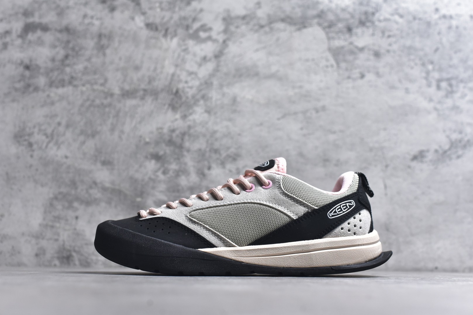 #KEEN 科恩 Jasper Rocks 山系户外鞋 日系街头复古风 原单货 极力推荐版本 可以暴走2w步的丑鞋第一眼丑萌丑萌 一上脚真香! 平台代购专供 官网一致包装原版鞋垫舒适度一级棒 回弹好牛皮鞋身的包裹性hin好 透气舒适徒步登山 citywalk选它准没错 鞋底足够软 回弹性不错 配送原版替换鞋带 多姿多彩 货号：1031197 尺码：35.5-40-选品中心