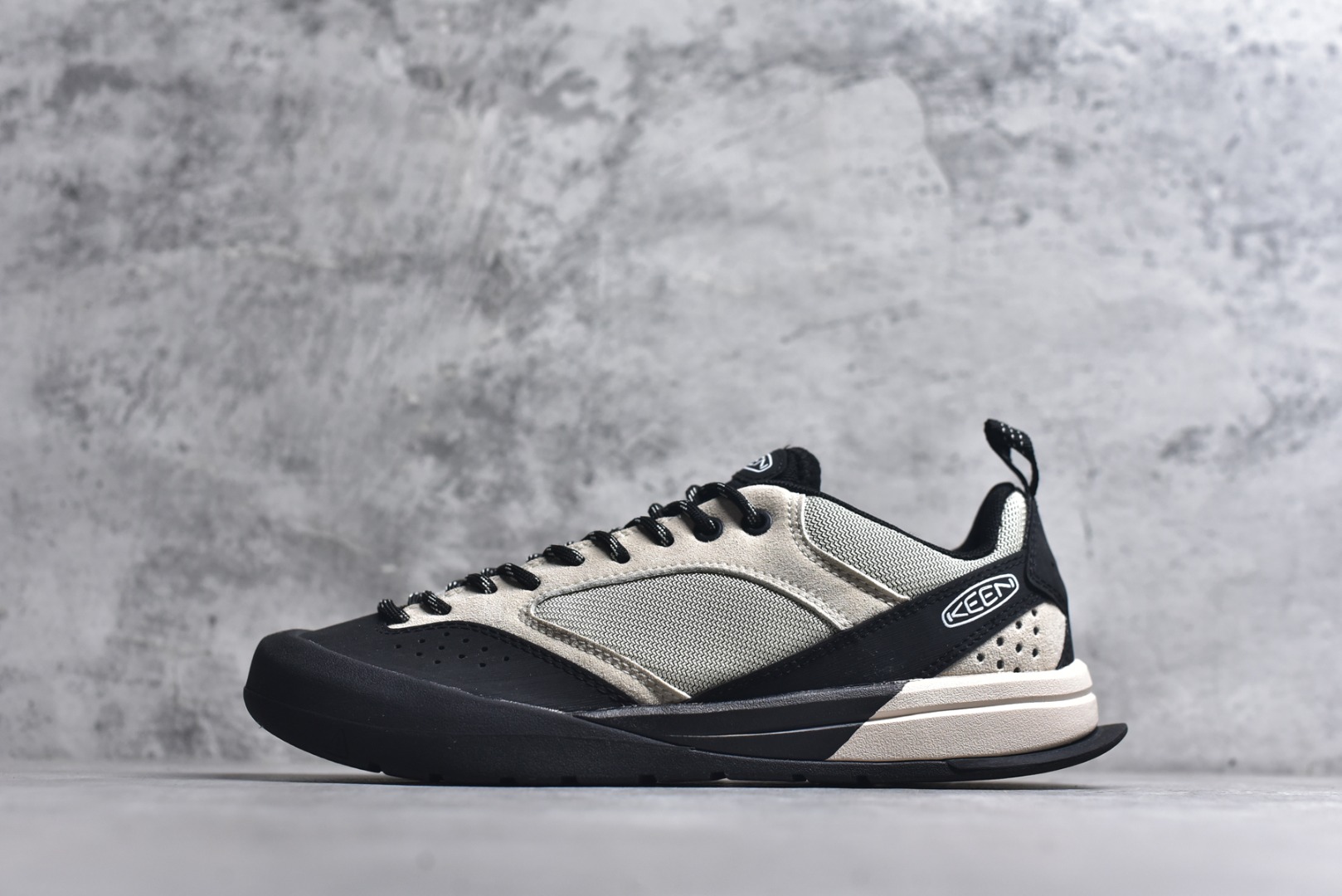 #KEEN 科恩 Jasper Rocks 山系户外鞋 日系街头复古风 原单货 极力推荐版本 可以暴走2w步的丑鞋第一眼丑萌丑萌 一上脚真香! 平台代购专供 官网一致包装原版鞋垫舒适度一级棒 回弹好牛皮鞋身的包裹性hin好 透气舒适徒步登山 citywalk选它准没错 鞋底足够软 回弹性不错 配送原版替换鞋带 多姿多彩 货号：1031194 尺码：35.5-40-选品中心