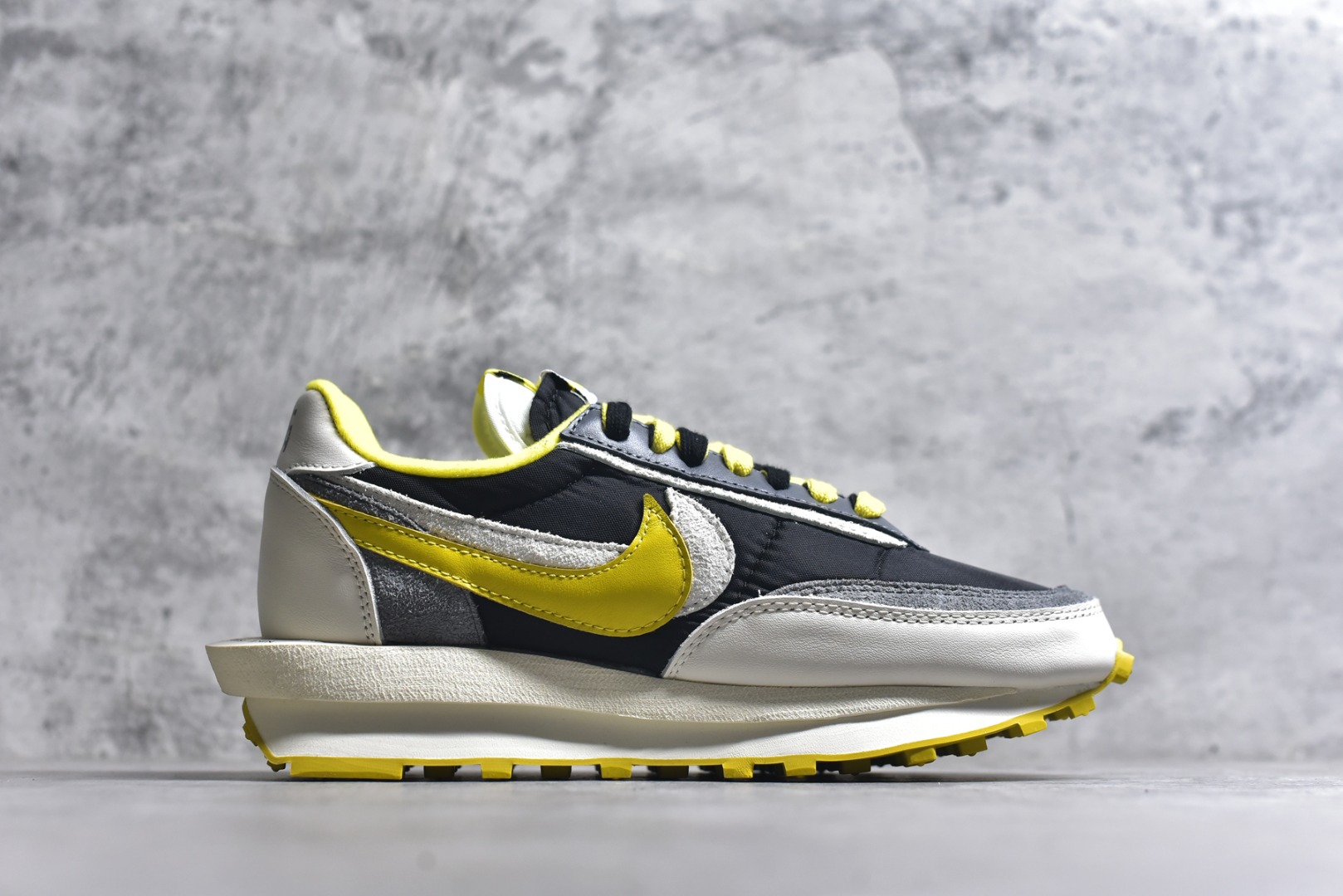 图片[3]-#Sacai x VaporWaffle 华夫三代3.0 走秀重磅联名 CV1363/DD1875/ #正确版本 独家原鞋开发 #原模数据大底 独家五层分离组合底 #原厂长绒皮料 质感十足 注意区分 #鞋款由Pegasus与VaporFly两款鞋型的设计元素共同构建，鞋身材质由翻毛皮和透气网布共同打造。熟悉的解构手法、重叠Swoosh、双重鞋舌、鞋带以及后跟SACAI字体都悉数保留，#最大亮点在于，本次鞋底变本加厉，层数更多!简直和巴黎世家的TripleS有一拼，增高效果妥妥的 尺码：35.5-46-选品中心