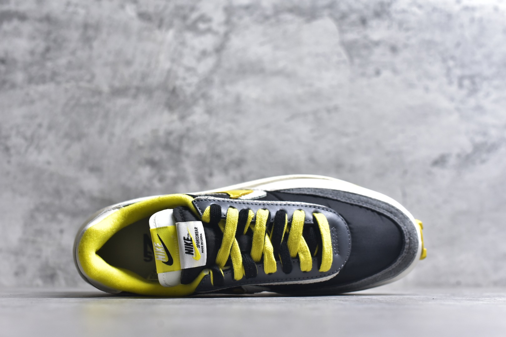 图片[4]-#Sacai x VaporWaffle 华夫三代3.0 走秀重磅联名 CV1363/DD1875/ #正确版本 独家原鞋开发 #原模数据大底 独家五层分离组合底 #原厂长绒皮料 质感十足 注意区分 #鞋款由Pegasus与VaporFly两款鞋型的设计元素共同构建，鞋身材质由翻毛皮和透气网布共同打造。熟悉的解构手法、重叠Swoosh、双重鞋舌、鞋带以及后跟SACAI字体都悉数保留，#最大亮点在于，本次鞋底变本加厉，层数更多!简直和巴黎世家的TripleS有一拼，增高效果妥妥的 尺码：35.5-46-选品中心