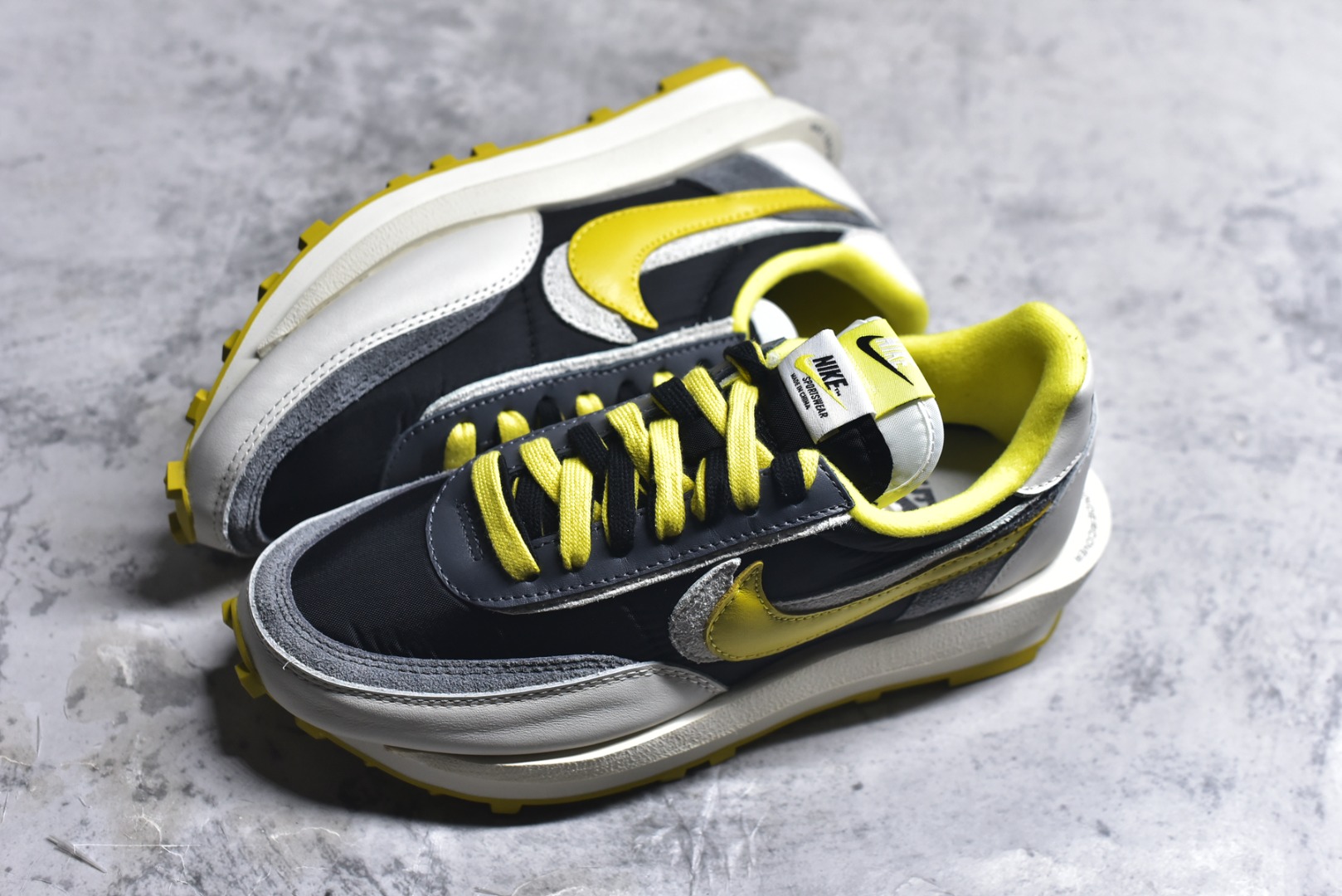 图片[7]-#Sacai x VaporWaffle 华夫三代3.0 走秀重磅联名 CV1363/DD1875/ #正确版本 独家原鞋开发 #原模数据大底 独家五层分离组合底 #原厂长绒皮料 质感十足 注意区分 #鞋款由Pegasus与VaporFly两款鞋型的设计元素共同构建，鞋身材质由翻毛皮和透气网布共同打造。熟悉的解构手法、重叠Swoosh、双重鞋舌、鞋带以及后跟SACAI字体都悉数保留，#最大亮点在于，本次鞋底变本加厉，层数更多!简直和巴黎世家的TripleS有一拼，增高效果妥妥的 尺码：35.5-46-选品中心