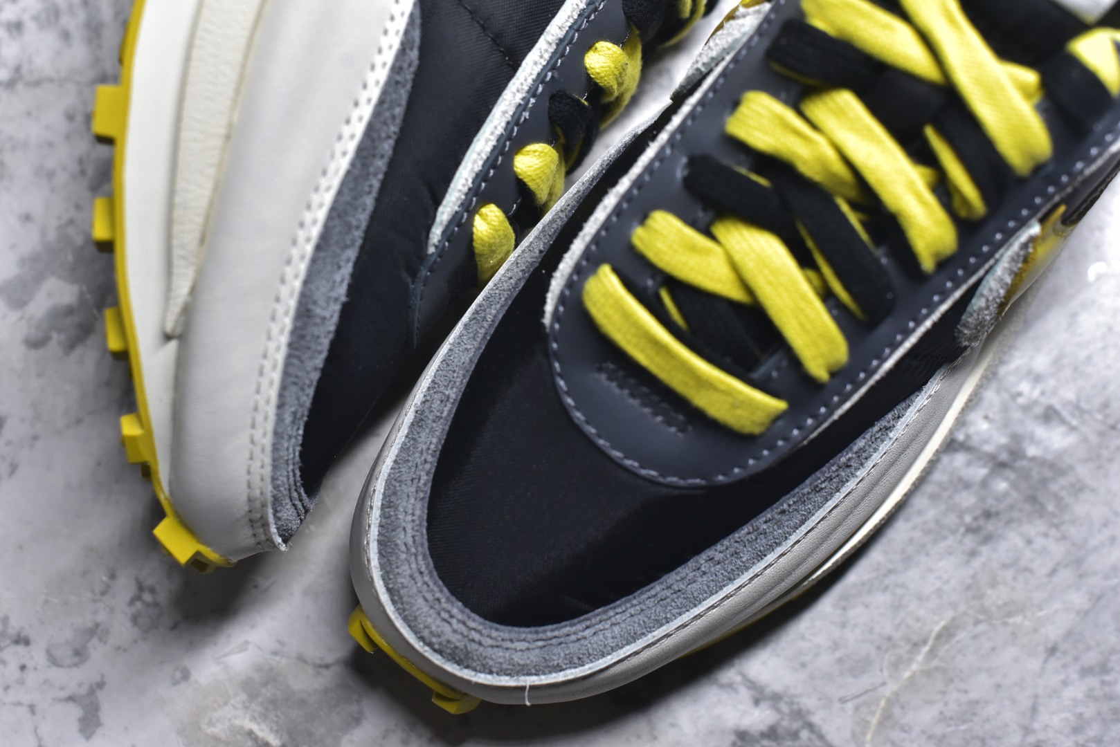 图片[8]-#Sacai x VaporWaffle 华夫三代3.0 走秀重磅联名 CV1363/DD1875/ #正确版本 独家原鞋开发 #原模数据大底 独家五层分离组合底 #原厂长绒皮料 质感十足 注意区分 #鞋款由Pegasus与VaporFly两款鞋型的设计元素共同构建，鞋身材质由翻毛皮和透气网布共同打造。熟悉的解构手法、重叠Swoosh、双重鞋舌、鞋带以及后跟SACAI字体都悉数保留，#最大亮点在于，本次鞋底变本加厉，层数更多!简直和巴黎世家的TripleS有一拼，增高效果妥妥的 尺码：35.5-46-选品中心