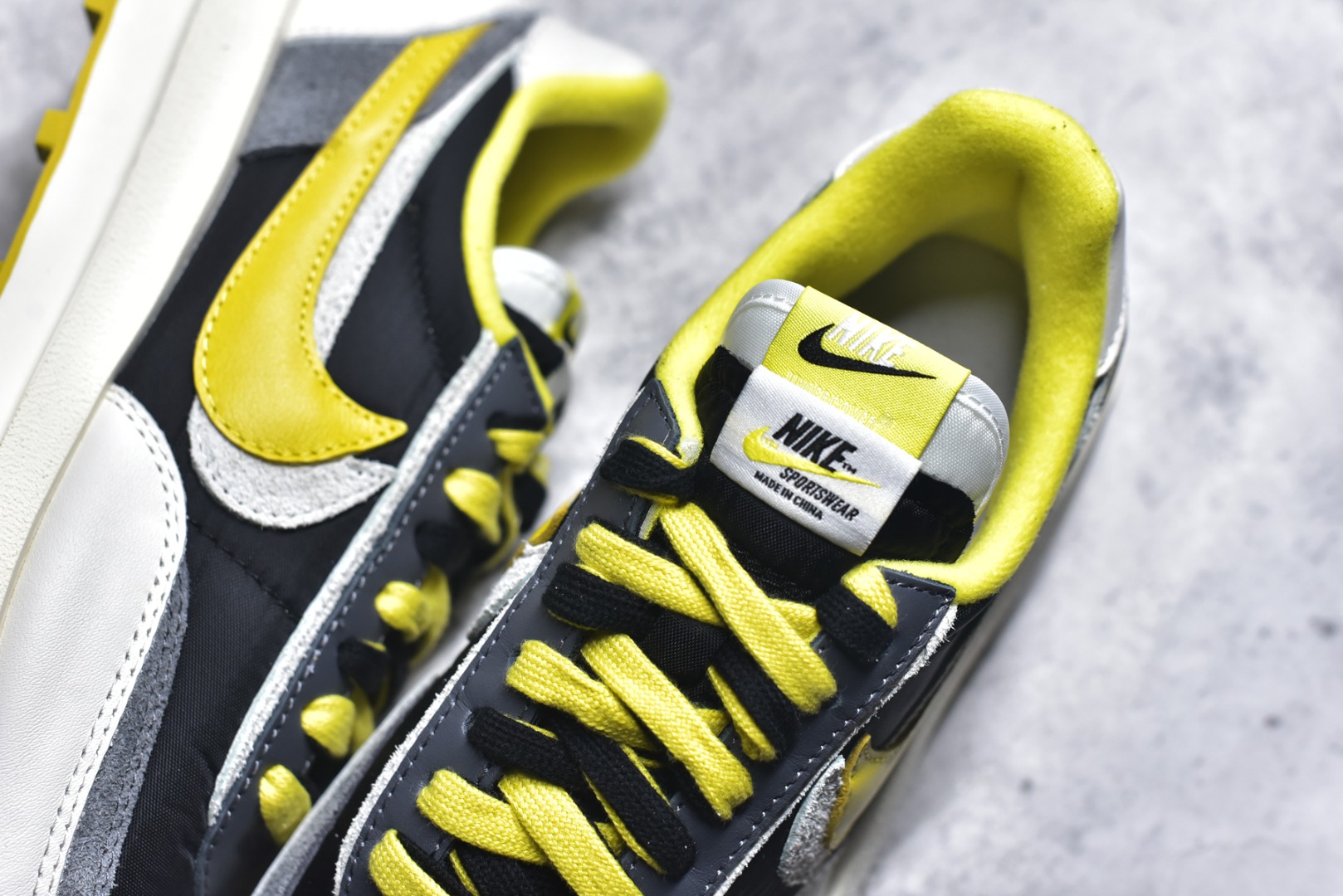 图片[9]-#Sacai x VaporWaffle 华夫三代3.0 走秀重磅联名 CV1363/DD1875/ #正确版本 独家原鞋开发 #原模数据大底 独家五层分离组合底 #原厂长绒皮料 质感十足 注意区分 #鞋款由Pegasus与VaporFly两款鞋型的设计元素共同构建，鞋身材质由翻毛皮和透气网布共同打造。熟悉的解构手法、重叠Swoosh、双重鞋舌、鞋带以及后跟SACAI字体都悉数保留，#最大亮点在于，本次鞋底变本加厉，层数更多!简直和巴黎世家的TripleS有一拼，增高效果妥妥的 尺码：35.5-46-选品中心