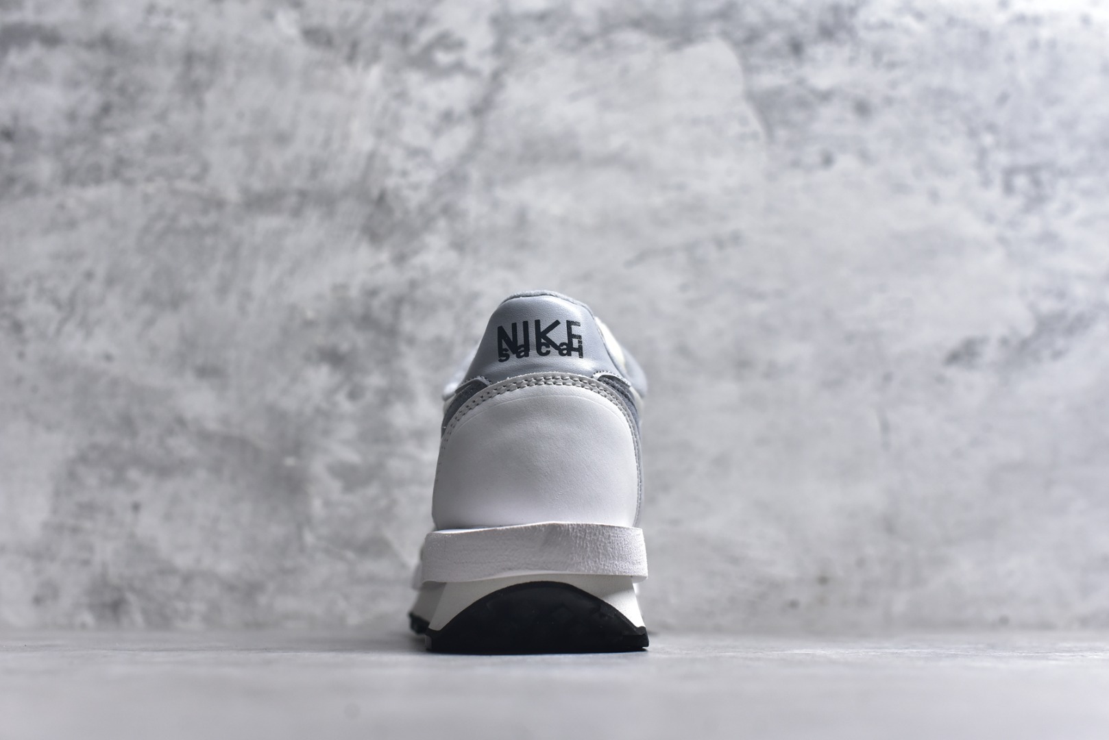 图片[5]-#Sacai x VaporWaffle 华夫三代3.0 走秀重磅联名 CV1363/DD1875/ #正确版本 独家原鞋开发 #原模数据大底 独家五层分离组合底 #原厂长绒皮料 质感十足 注意区分 #鞋款由Pegasus与VaporFly两款鞋型的设计元素共同构建，鞋身材质由翻毛皮和透气网布共同打造。熟悉的解构手法、重叠Swoosh、双重鞋舌、鞋带以及后跟SACAI字体都悉数保留，#最大亮点在于，本次鞋底变本加厉，层数更多!简直和巴黎世家的TripleS有一拼，增高效果妥妥的 尺码：35.5-46-选品中心