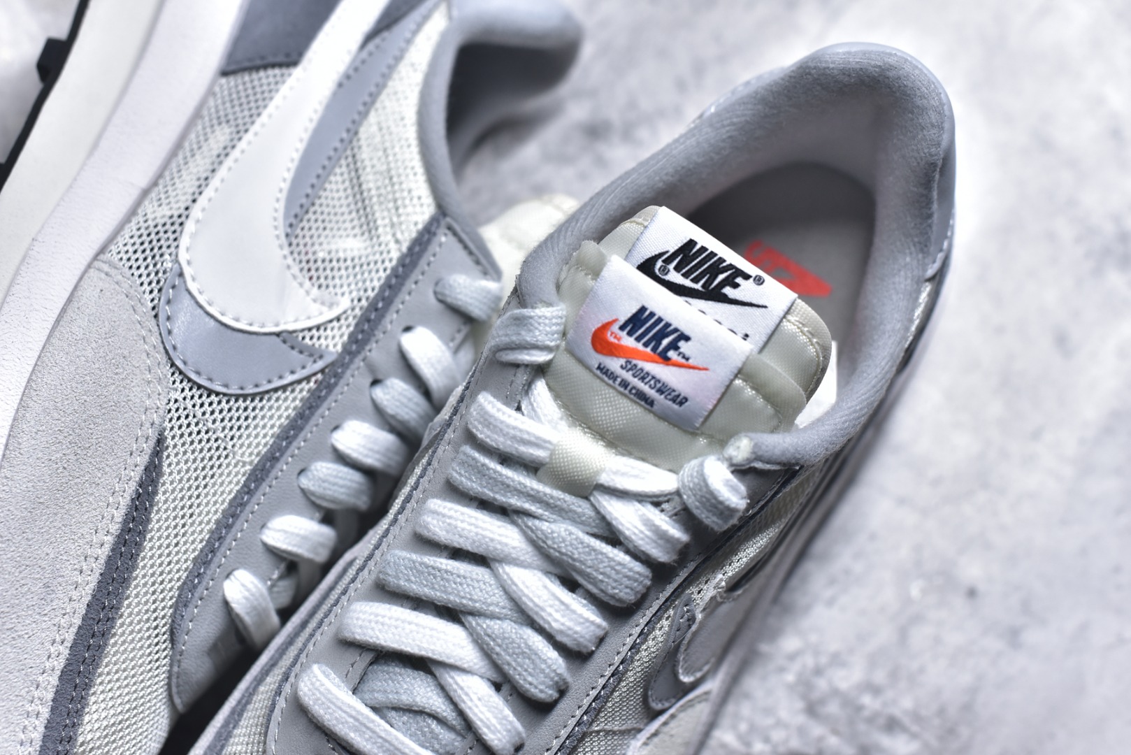 图片[9]-#Sacai x VaporWaffle 华夫三代3.0 走秀重磅联名 CV1363/DD1875/ #正确版本 独家原鞋开发 #原模数据大底 独家五层分离组合底 #原厂长绒皮料 质感十足 注意区分 #鞋款由Pegasus与VaporFly两款鞋型的设计元素共同构建，鞋身材质由翻毛皮和透气网布共同打造。熟悉的解构手法、重叠Swoosh、双重鞋舌、鞋带以及后跟SACAI字体都悉数保留，#最大亮点在于，本次鞋底变本加厉，层数更多!简直和巴黎世家的TripleS有一拼，增高效果妥妥的 尺码：35.5-46-选品中心