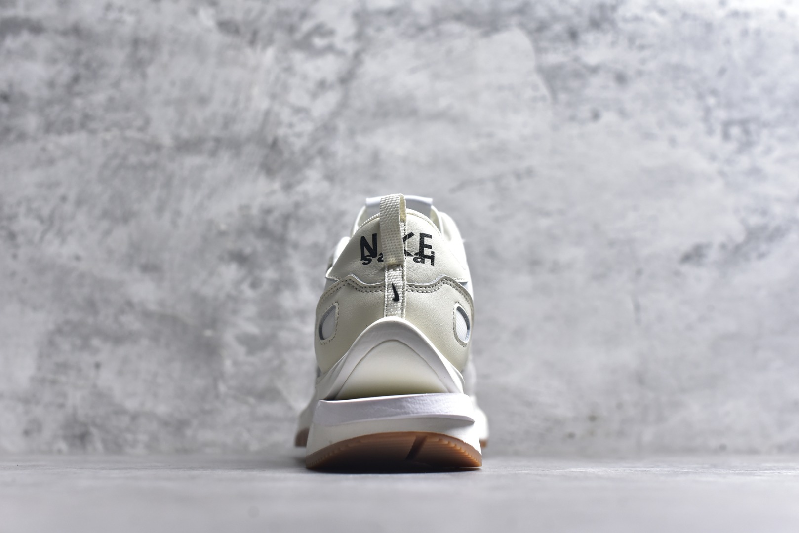 图片[5]-#Sacai x VaporWaffle 华夫三代3.0 走秀重磅联名 CV1363/DD1875/ #正确版本 独家原鞋开发 #原模数据大底 独家五层分离组合底 #原厂长绒皮料 质感十足 注意区分 #鞋款由Pegasus与VaporFly两款鞋型的设计元素共同构建，鞋身材质由翻毛皮和透气网布共同打造。熟悉的解构手法、重叠Swoosh、双重鞋舌、鞋带以及后跟SACAI字体都悉数保留，#最大亮点在于，本次鞋底变本加厉，层数更多!简直和巴黎世家的TripleS有一拼，增高效果妥妥的 尺码：35.5-46-选品中心