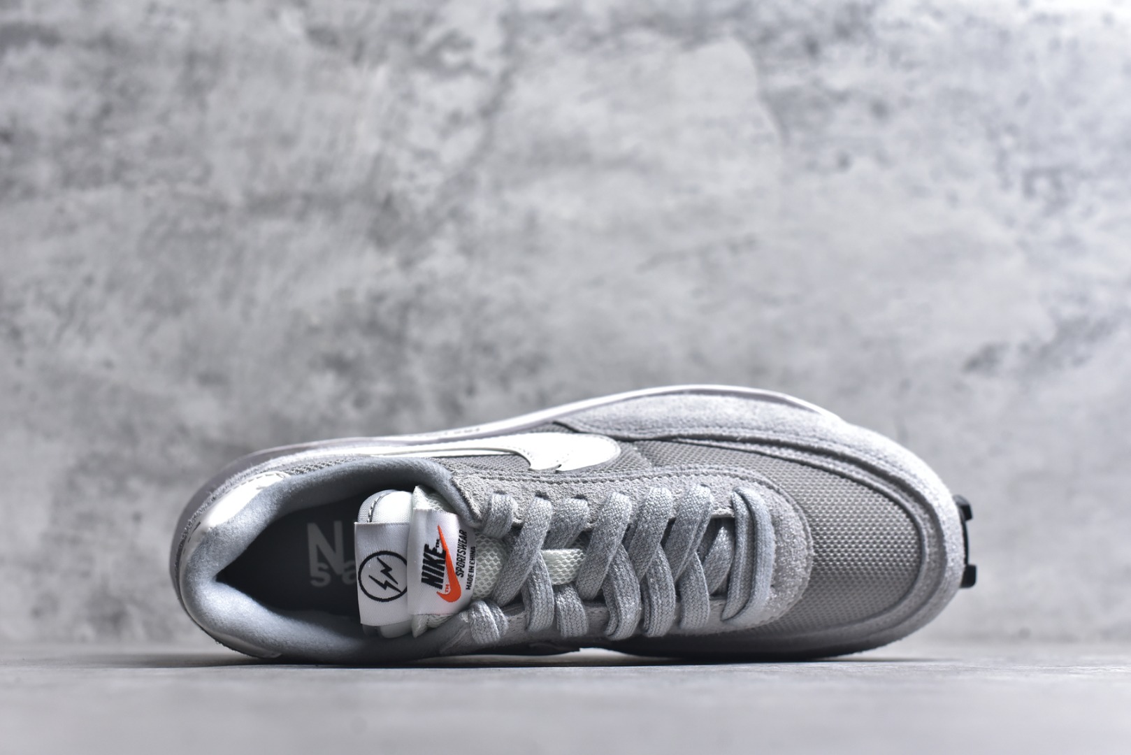 图片[4]-#Sacai x VaporWaffle 华夫三代3.0 走秀重磅联名 CV1363/DD1875/ #正确版本 独家原鞋开发 #原模数据大底 独家五层分离组合底 #原厂长绒皮料 质感十足 注意区分 #鞋款由Pegasus与VaporFly两款鞋型的设计元素共同构建，鞋身材质由翻毛皮和透气网布共同打造。熟悉的解构手法、重叠Swoosh、双重鞋舌、鞋带以及后跟SACAI字体都悉数保留，#最大亮点在于，本次鞋底变本加厉，层数更多!简直和巴黎世家的TripleS有一拼，增高效果妥妥的 尺码：35.5-46-选品中心