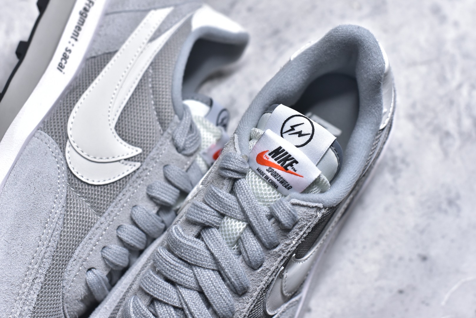 图片[9]-#Sacai x VaporWaffle 华夫三代3.0 走秀重磅联名 CV1363/DD1875/ #正确版本 独家原鞋开发 #原模数据大底 独家五层分离组合底 #原厂长绒皮料 质感十足 注意区分 #鞋款由Pegasus与VaporFly两款鞋型的设计元素共同构建，鞋身材质由翻毛皮和透气网布共同打造。熟悉的解构手法、重叠Swoosh、双重鞋舌、鞋带以及后跟SACAI字体都悉数保留，#最大亮点在于，本次鞋底变本加厉，层数更多!简直和巴黎世家的TripleS有一拼，增高效果妥妥的 尺码：35.5-46-选品中心