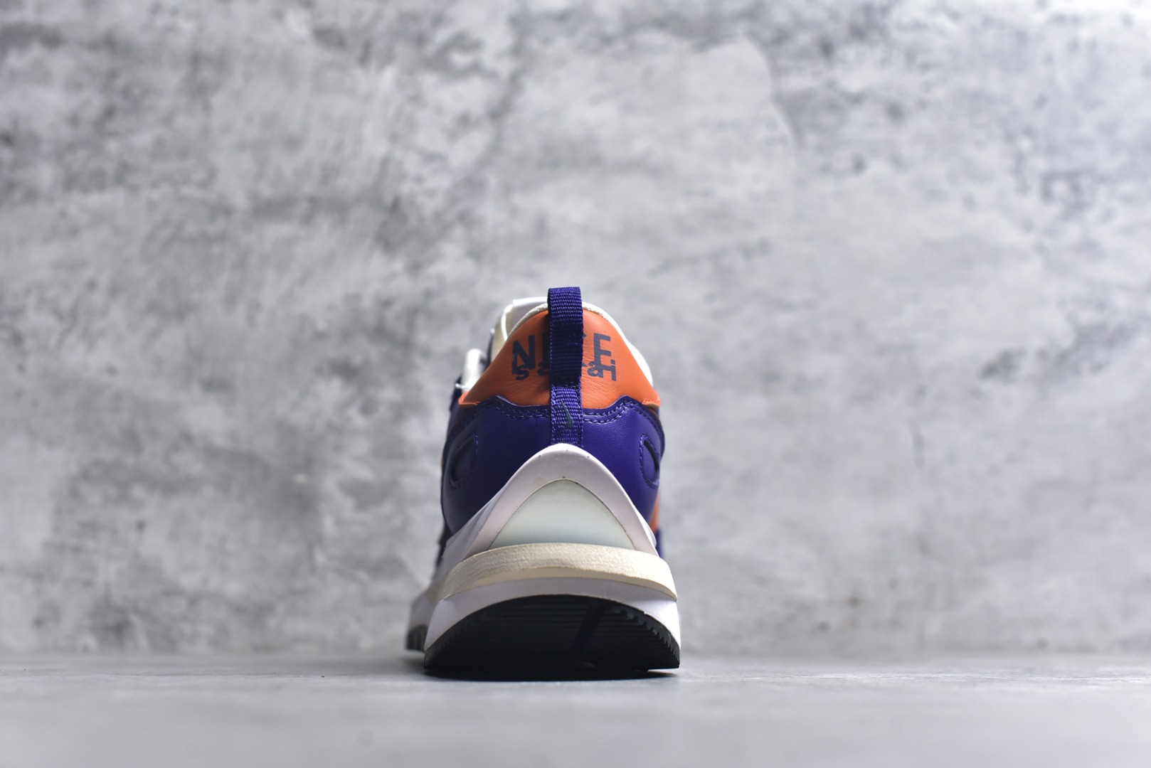 图片[5]-#Sacai x VaporWaffle 华夫三代3.0 走秀重磅联名 CV1363/DD1875/ #正确版本 独家原鞋开发 #原模数据大底 独家五层分离组合底 #原厂长绒皮料 质感十足 注意区分 #鞋款由Pegasus与VaporFly两款鞋型的设计元素共同构建，鞋身材质由翻毛皮和透气网布共同打造。熟悉的解构手法、重叠Swoosh、双重鞋舌、鞋带以及后跟SACAI字体都悉数保留，#最大亮点在于，本次鞋底变本加厉，层数更多!简直和巴黎世家的TripleS有一拼，增高效果妥妥的 尺码：35.5-46-选品中心