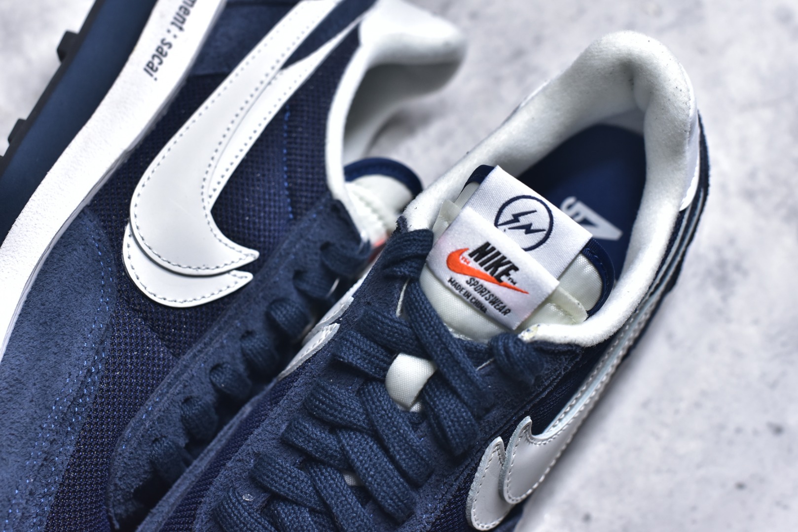 图片[9]-#Sacai x VaporWaffle 华夫三代3.0 走秀重磅联名 CV1363/DD1875/ #正确版本 独家原鞋开发 #原模数据大底 独家五层分离组合底 #原厂长绒皮料 质感十足 注意区分 #鞋款由Pegasus与VaporFly两款鞋型的设计元素共同构建，鞋身材质由翻毛皮和透气网布共同打造。熟悉的解构手法、重叠Swoosh、双重鞋舌、鞋带以及后跟SACAI字体都悉数保留，#最大亮点在于，本次鞋底变本加厉，层数更多!简直和巴黎世家的TripleS有一拼，增高效果妥妥的 尺码：35.5-46-选品中心