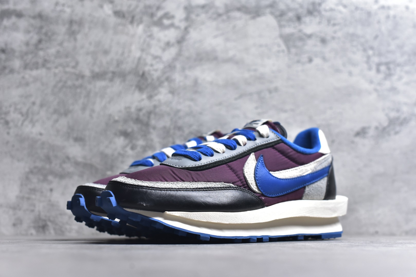 图片[2]-#Sacai x VaporWaffle 华夫三代3.0 走秀重磅联名 CV1363/DD1875/ #正确版本 独家原鞋开发 #原模数据大底 独家五层分离组合底 #原厂长绒皮料 质感十足 注意区分 #鞋款由Pegasus与VaporFly两款鞋型的设计元素共同构建，鞋身材质由翻毛皮和透气网布共同打造。熟悉的解构手法、重叠Swoosh、双重鞋舌、鞋带以及后跟SACAI字体都悉数保留，#最大亮点在于，本次鞋底变本加厉，层数更多!简直和巴黎世家的TripleS有一拼，增高效果妥妥的 尺码：35.5-46-选品中心