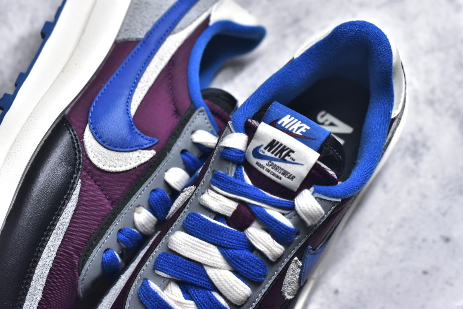 图片[9]-#Sacai x VaporWaffle 华夫三代3.0 走秀重磅联名 CV1363/DD1875/ #正确版本 独家原鞋开发 #原模数据大底 独家五层分离组合底 #原厂长绒皮料 质感十足 注意区分 #鞋款由Pegasus与VaporFly两款鞋型的设计元素共同构建，鞋身材质由翻毛皮和透气网布共同打造。熟悉的解构手法、重叠Swoosh、双重鞋舌、鞋带以及后跟SACAI字体都悉数保留，#最大亮点在于，本次鞋底变本加厉，层数更多!简直和巴黎世家的TripleS有一拼，增高效果妥妥的 尺码：35.5-46-选品中心