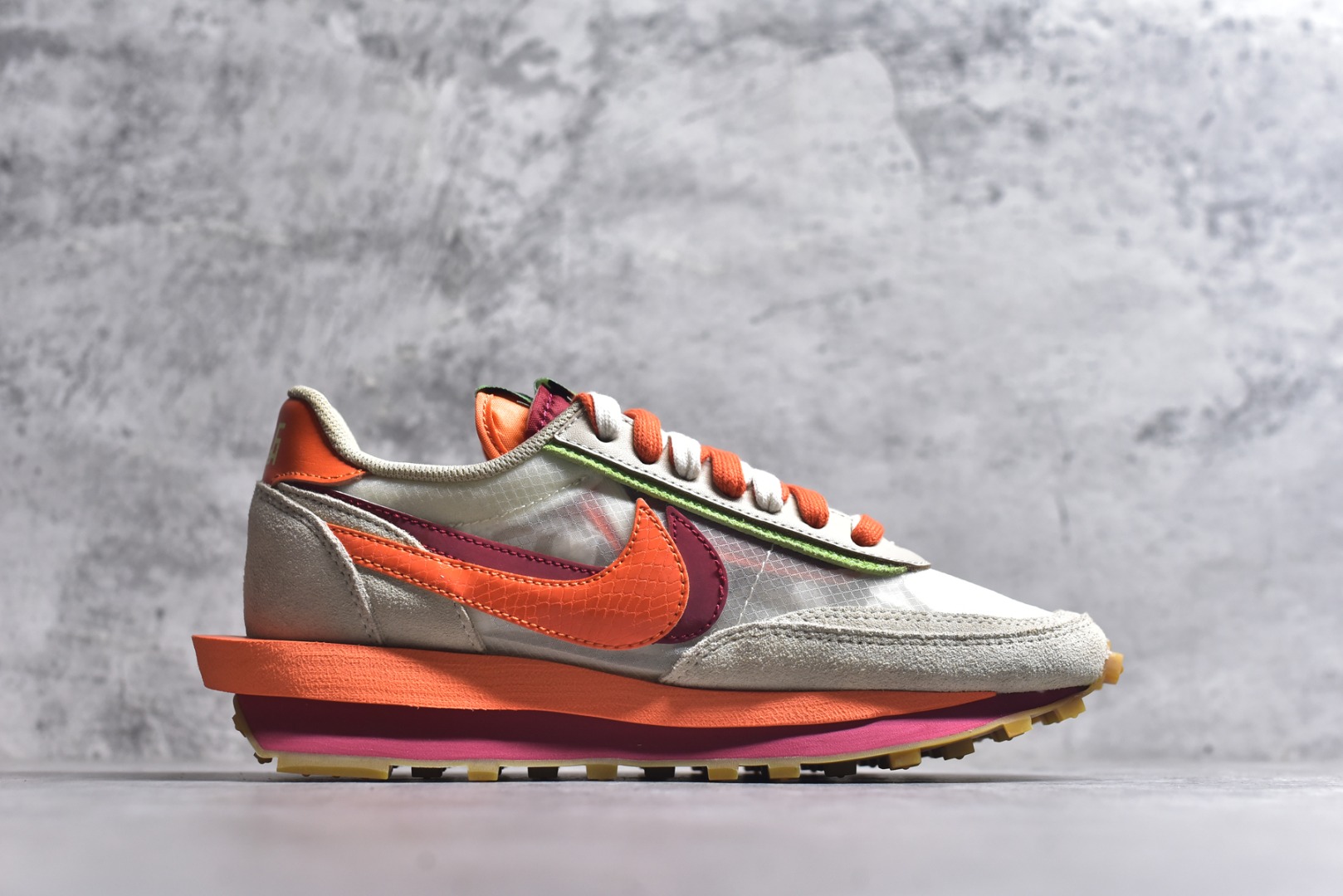 图片[3]-#Sacai x VaporWaffle 华夫三代3.0 走秀重磅联名 CV1363/DD1875/ #正确版本 独家原鞋开发 #原模数据大底 独家五层分离组合底 #原厂长绒皮料 质感十足 注意区分 #鞋款由Pegasus与VaporFly两款鞋型的设计元素共同构建，鞋身材质由翻毛皮和透气网布共同打造。熟悉的解构手法、重叠Swoosh、双重鞋舌、鞋带以及后跟SACAI字体都悉数保留，#最大亮点在于，本次鞋底变本加厉，层数更多!简直和巴黎世家的TripleS有一拼，增高效果妥妥的 尺码：35.5-46-选品中心