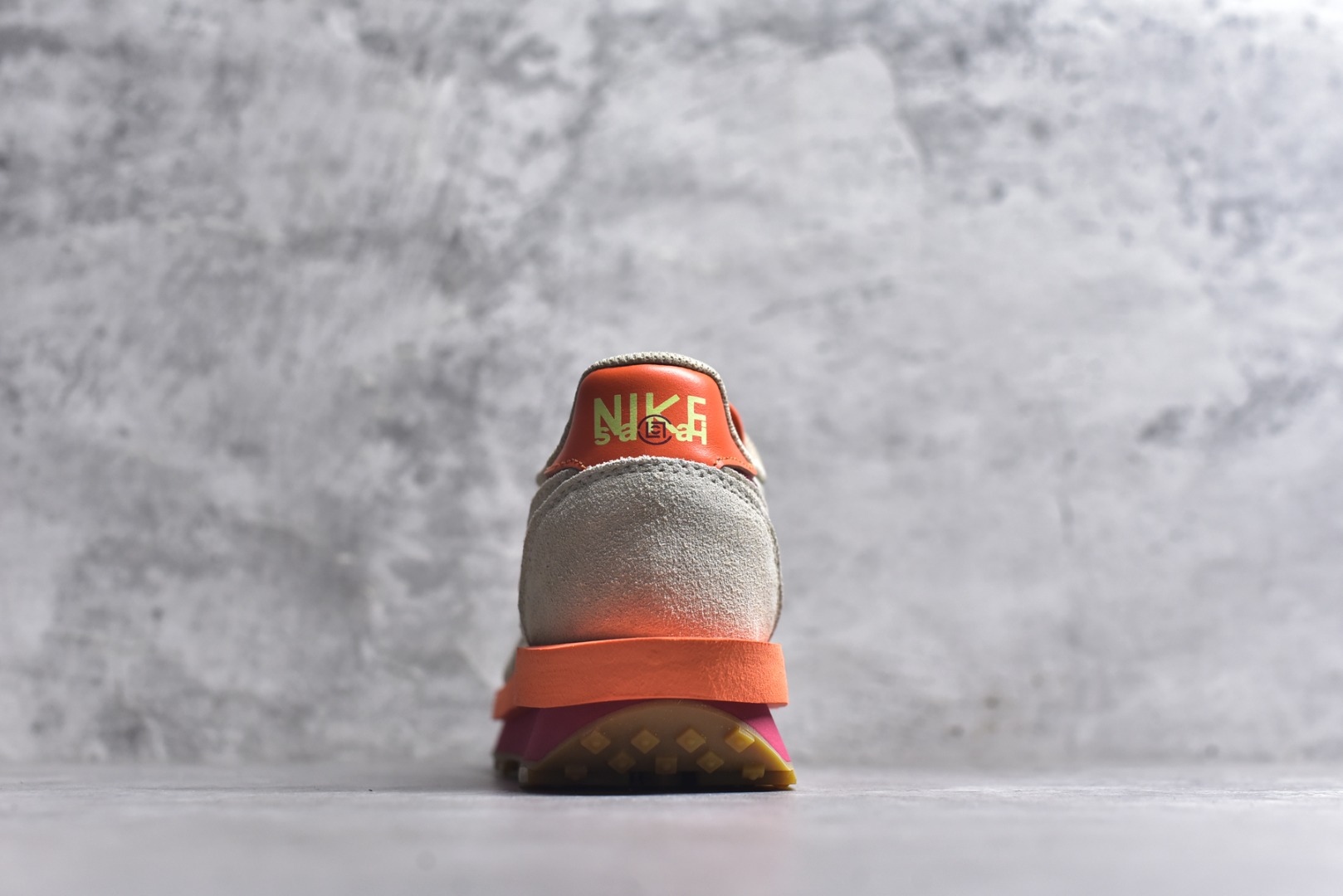 图片[5]-#Sacai x VaporWaffle 华夫三代3.0 走秀重磅联名 CV1363/DD1875/ #正确版本 独家原鞋开发 #原模数据大底 独家五层分离组合底 #原厂长绒皮料 质感十足 注意区分 #鞋款由Pegasus与VaporFly两款鞋型的设计元素共同构建，鞋身材质由翻毛皮和透气网布共同打造。熟悉的解构手法、重叠Swoosh、双重鞋舌、鞋带以及后跟SACAI字体都悉数保留，#最大亮点在于，本次鞋底变本加厉，层数更多!简直和巴黎世家的TripleS有一拼，增高效果妥妥的 尺码：35.5-46-选品中心