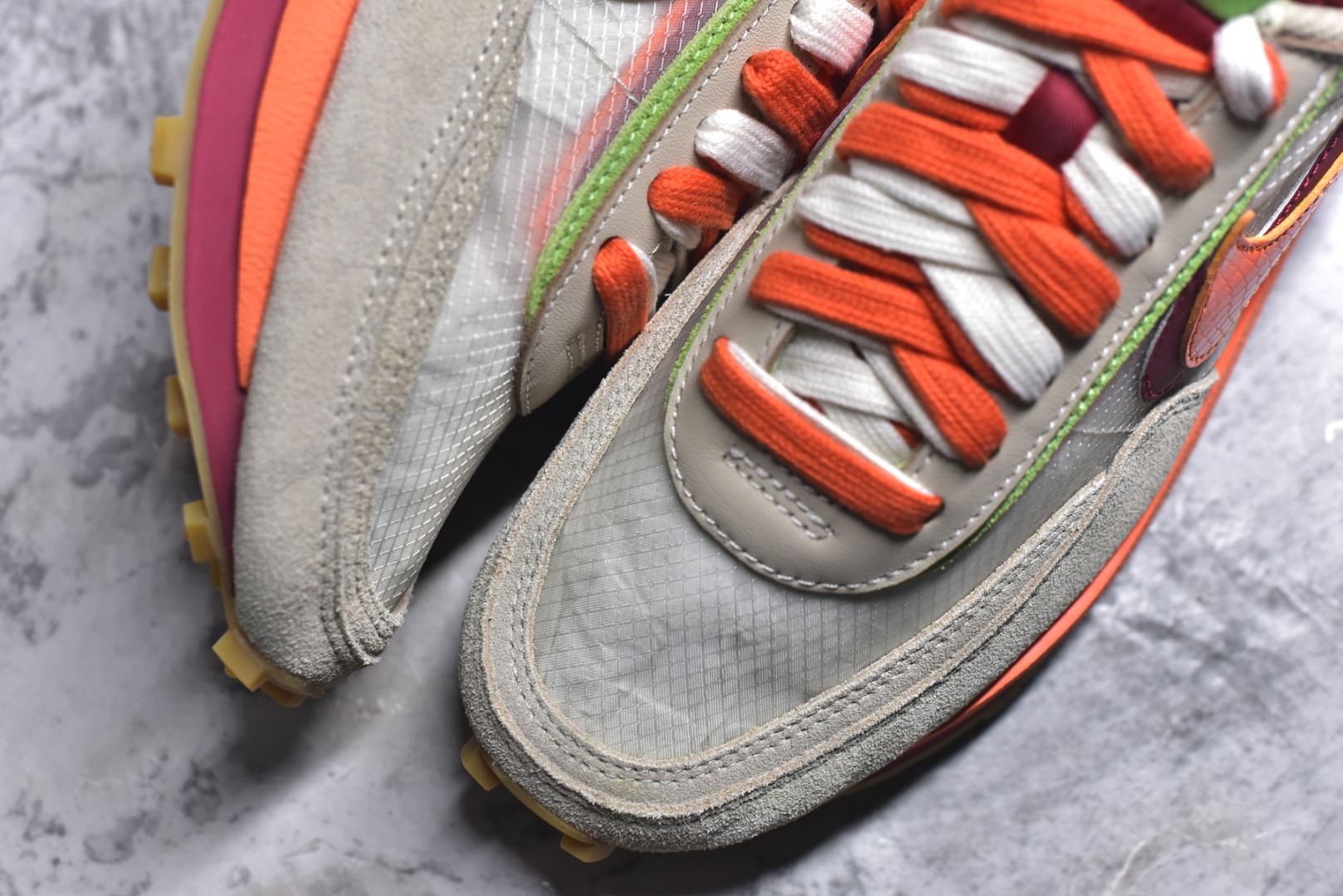 图片[8]-#Sacai x VaporWaffle 华夫三代3.0 走秀重磅联名 CV1363/DD1875/ #正确版本 独家原鞋开发 #原模数据大底 独家五层分离组合底 #原厂长绒皮料 质感十足 注意区分 #鞋款由Pegasus与VaporFly两款鞋型的设计元素共同构建，鞋身材质由翻毛皮和透气网布共同打造。熟悉的解构手法、重叠Swoosh、双重鞋舌、鞋带以及后跟SACAI字体都悉数保留，#最大亮点在于，本次鞋底变本加厉，层数更多!简直和巴黎世家的TripleS有一拼，增高效果妥妥的 尺码：35.5-46-选品中心