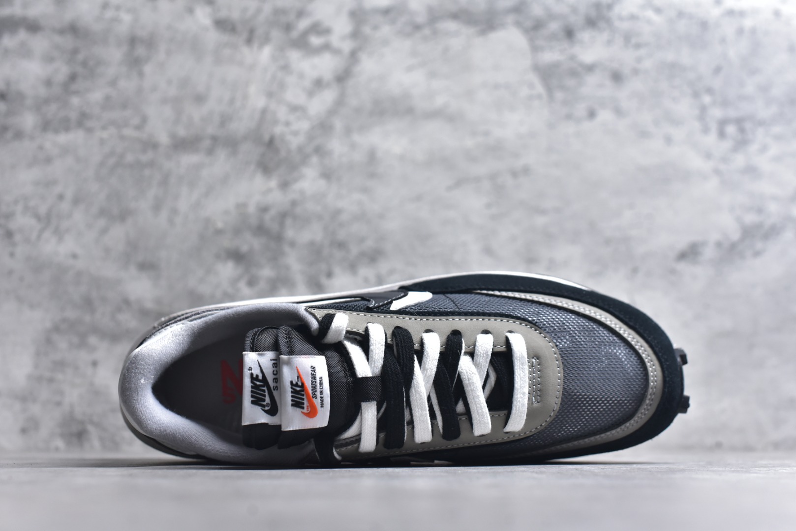 图片[4]-#Sacai x VaporWaffle 华夫三代3.0 走秀重磅联名 CV1363/DD1875/ #正确版本 独家原鞋开发 #原模数据大底 独家五层分离组合底 #原厂长绒皮料 质感十足 注意区分 #鞋款由Pegasus与VaporFly两款鞋型的设计元素共同构建，鞋身材质由翻毛皮和透气网布共同打造。熟悉的解构手法、重叠Swoosh、双重鞋舌、鞋带以及后跟SACAI字体都悉数保留，#最大亮点在于，本次鞋底变本加厉，层数更多!简直和巴黎世家的TripleS有一拼，增高效果妥妥的 尺码：35.5-46-选品中心